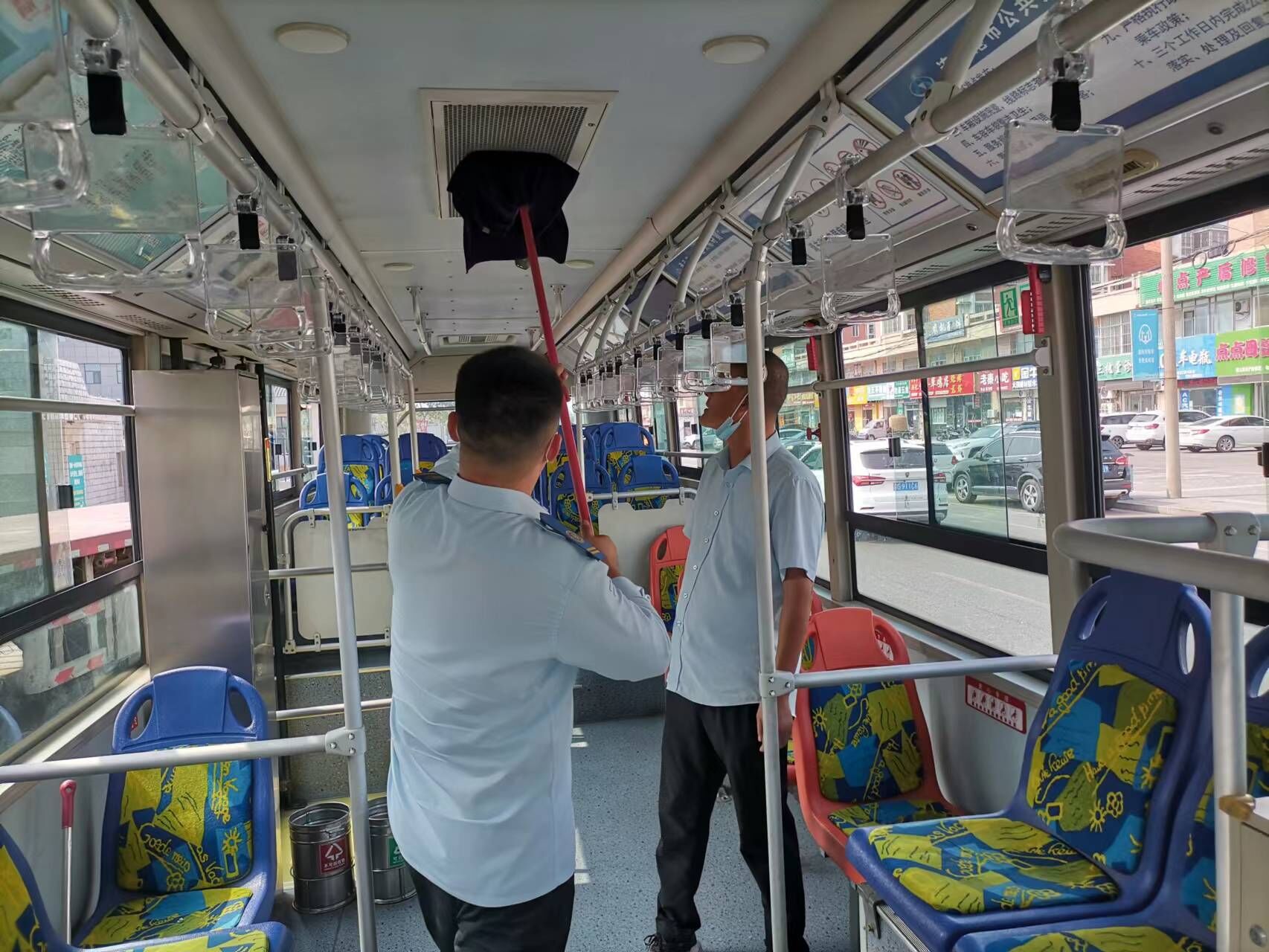 公交集團公交事業(yè)一部開(kāi)展上路上線(xiàn)檢查助力城市創(chuàng  )文