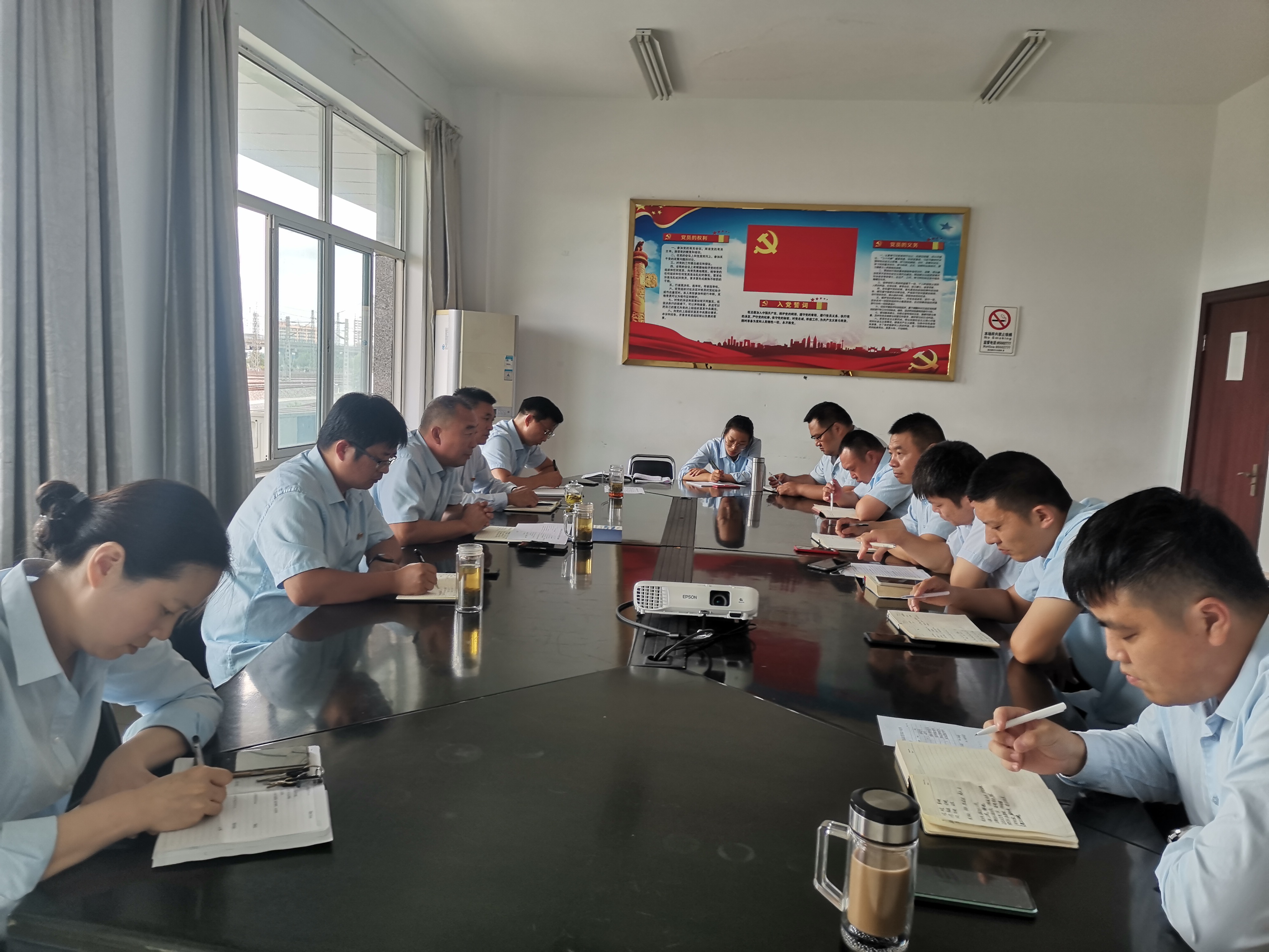 公交集團公交事業(yè)二部召開(kāi)中秋節后收心會(huì )及重點(diǎn)工作部署會(huì )