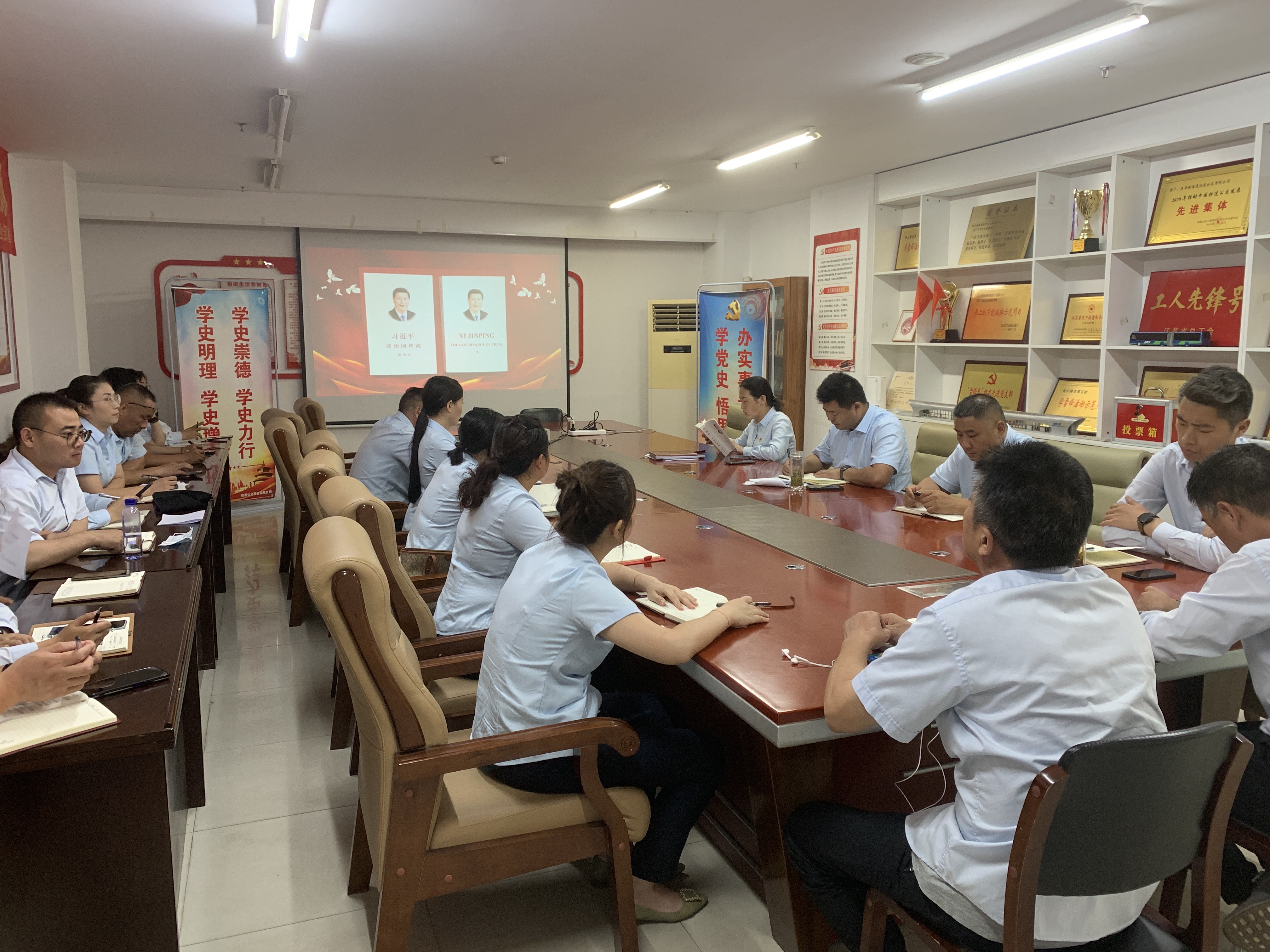 快速公交事業(yè)部黨支部開(kāi)展“讀原著(zhù)悟原理奮進(jìn)新征程”主題黨日活動(dòng)