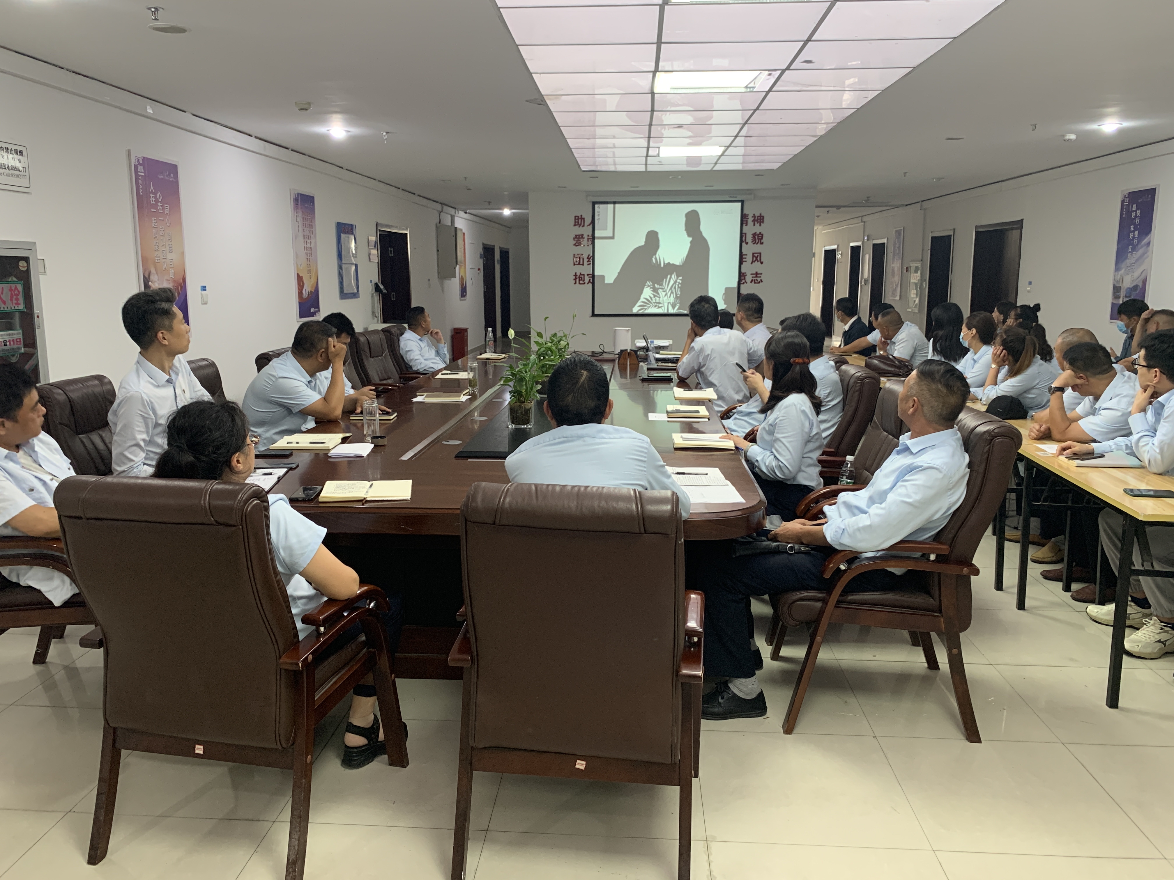 快速公交事業(yè)部召開(kāi)作風(fēng)建設專(zhuān)題會(huì )議