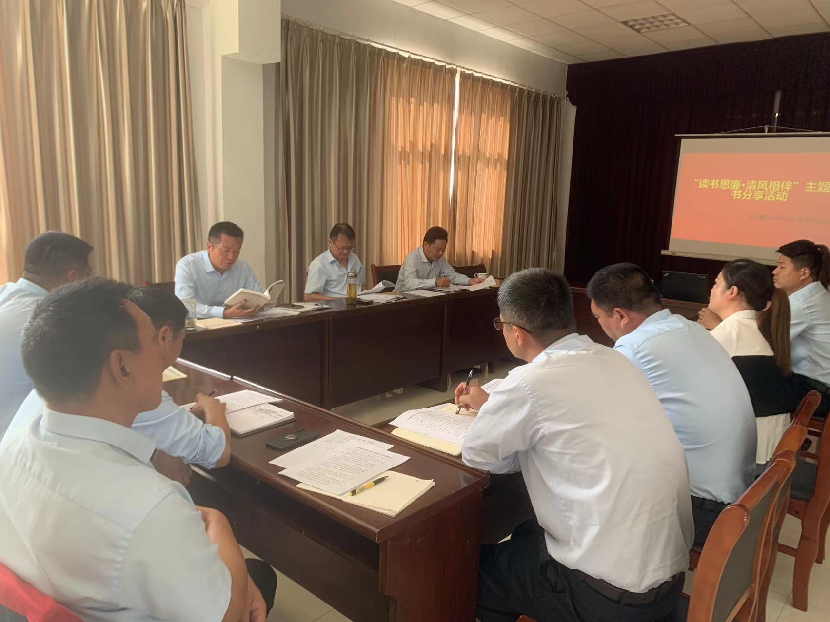 公交集團機務(wù)技術(shù)事業(yè)部開(kāi)展“讀書(shū)思廉·清風(fēng)相伴”主題讀書(shū)會(huì )活動(dòng)
