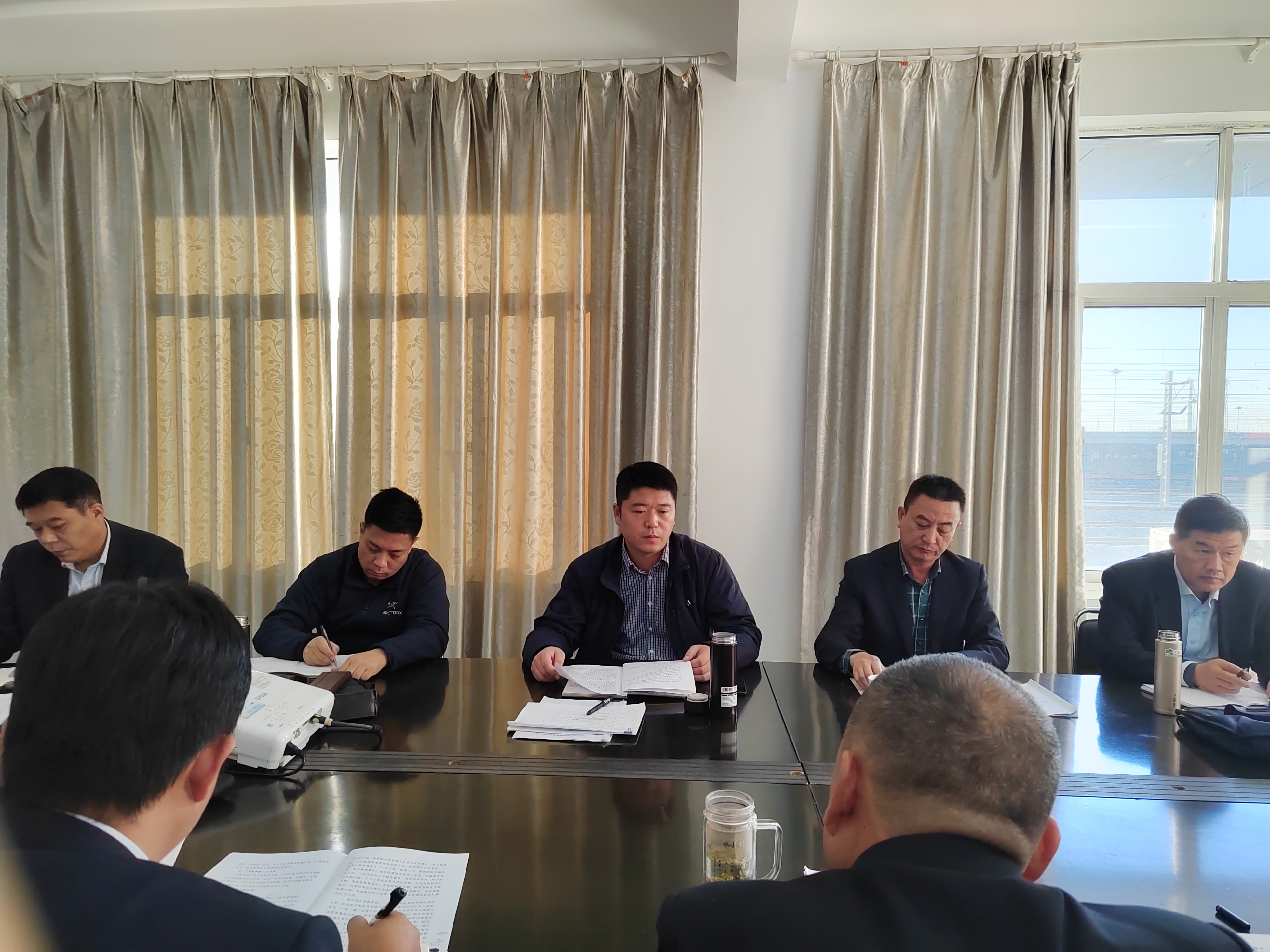 公交集團到公交事業(yè)二部開(kāi)展工作調研