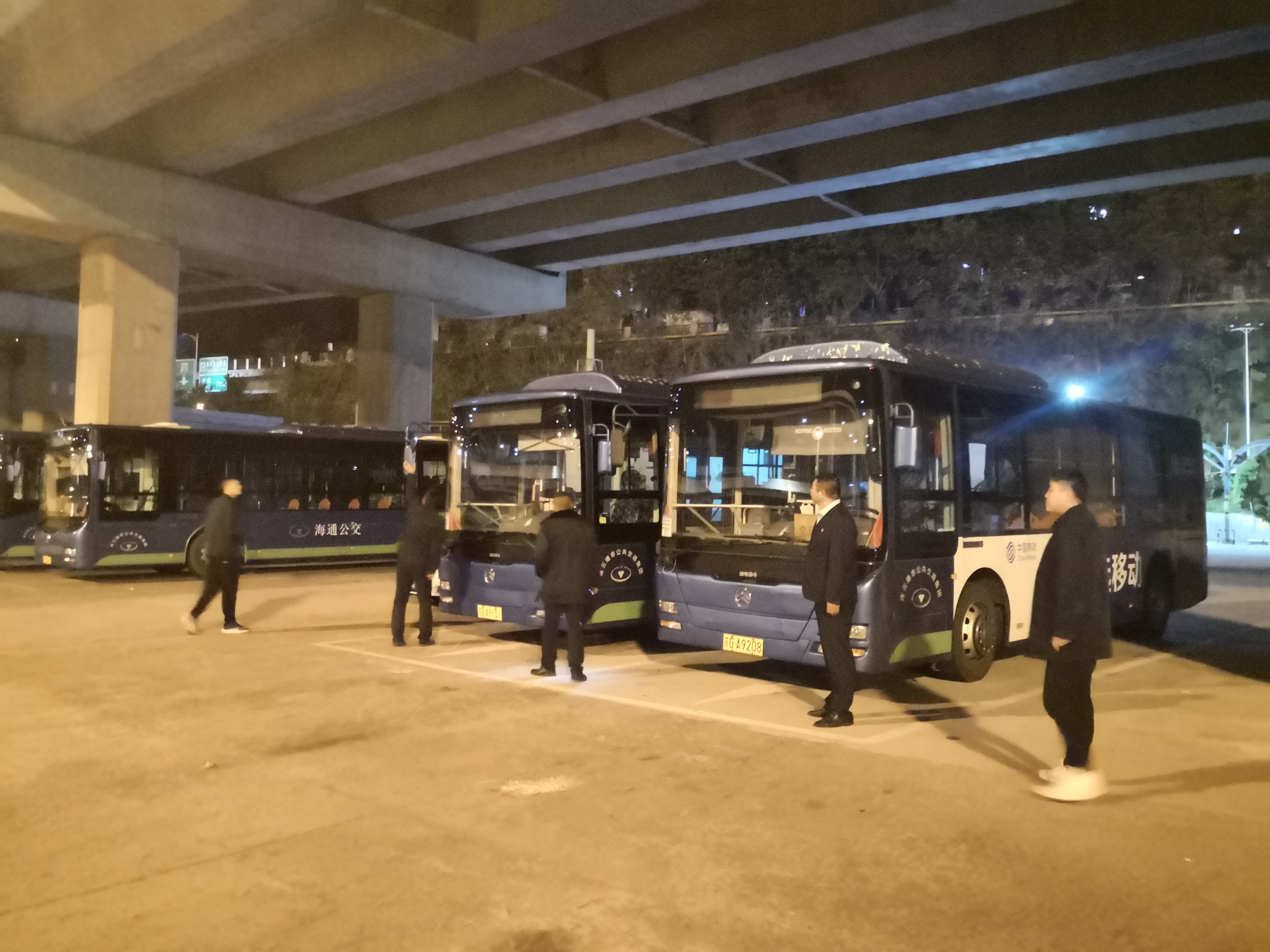 公交集團公交事業(yè)二部開(kāi)展場(chǎng)站夜查工作