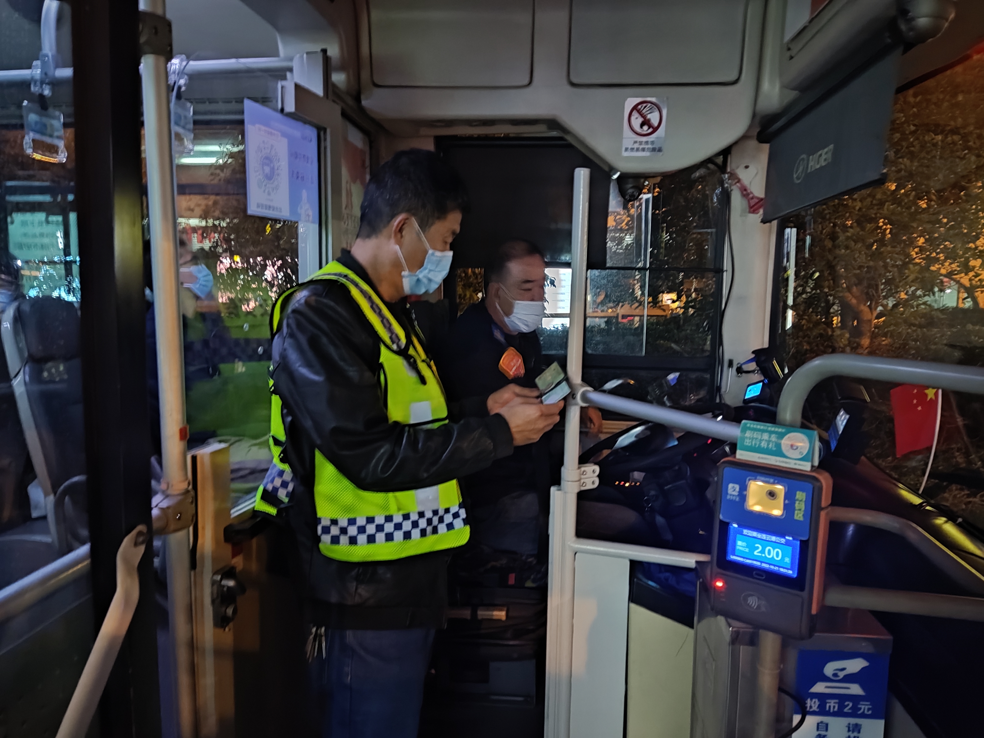 公交集團快速公交事業(yè)部開(kāi)展安全生產(chǎn)綜合大檢查