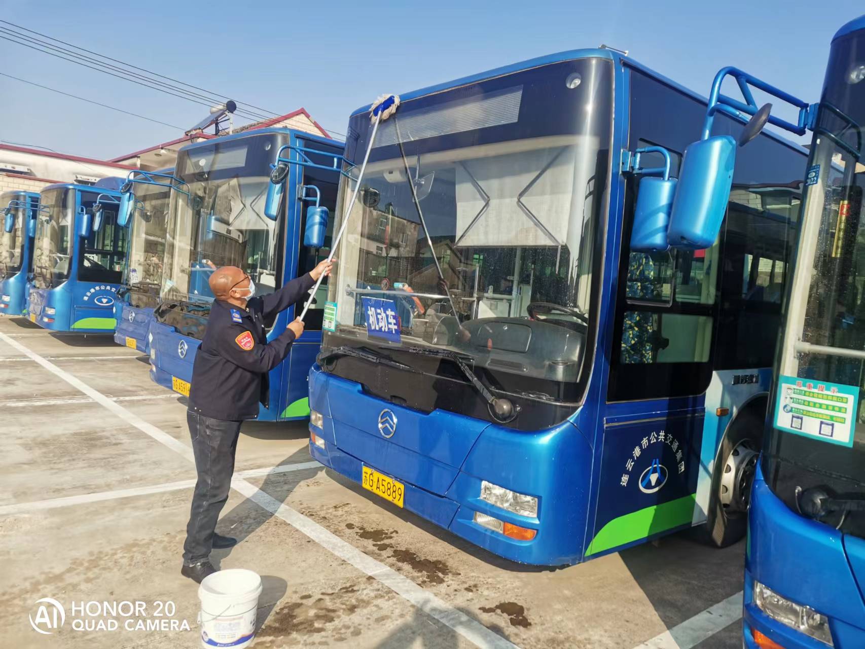 公交集團公交事業(yè)一部做好機動(dòng)待運營(yíng)車(chē)輛維護工作