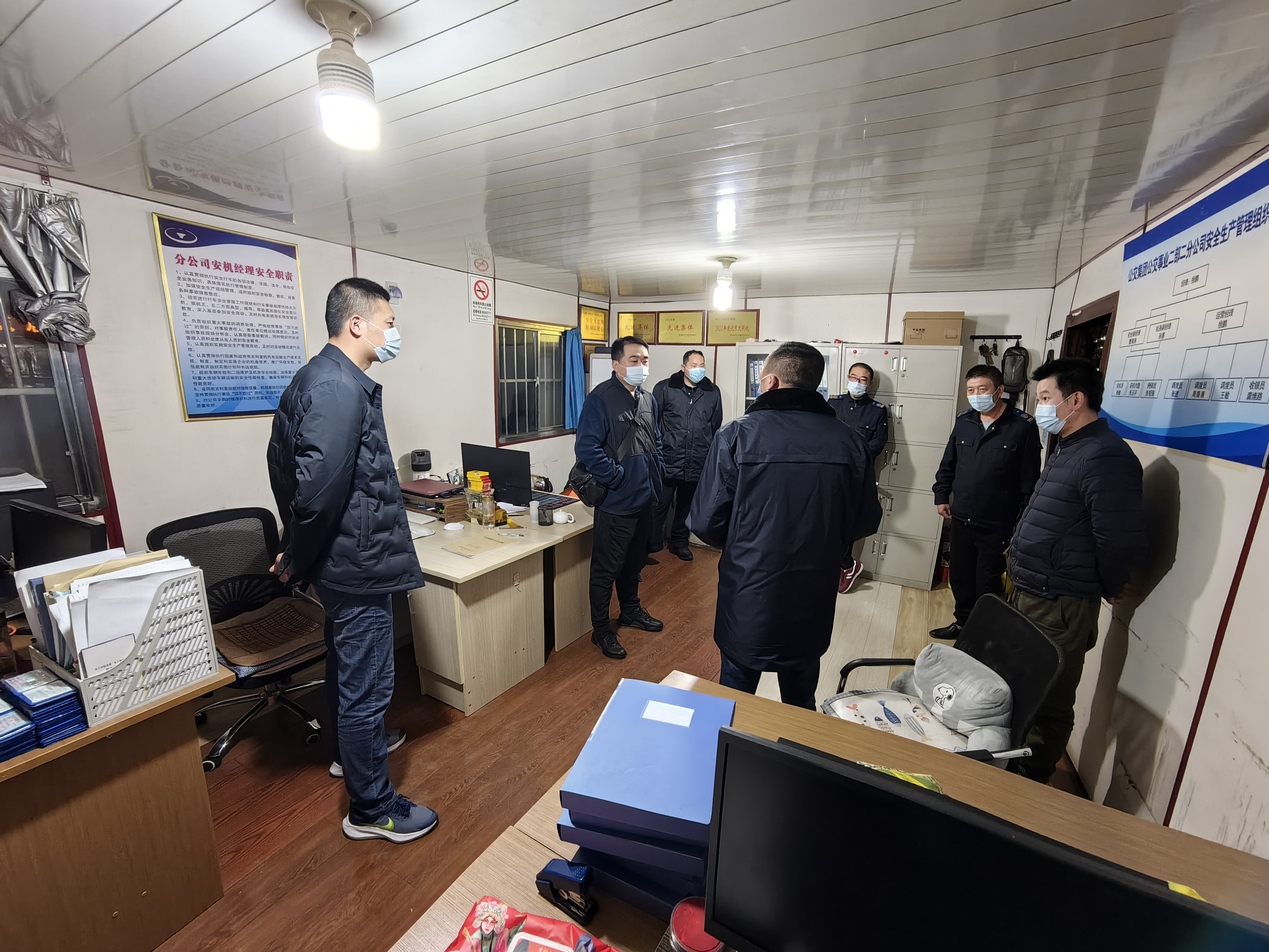 公交事業(yè)二部提升安全行車(chē)意識 開(kāi)展冬季安全行車(chē)教育培訓