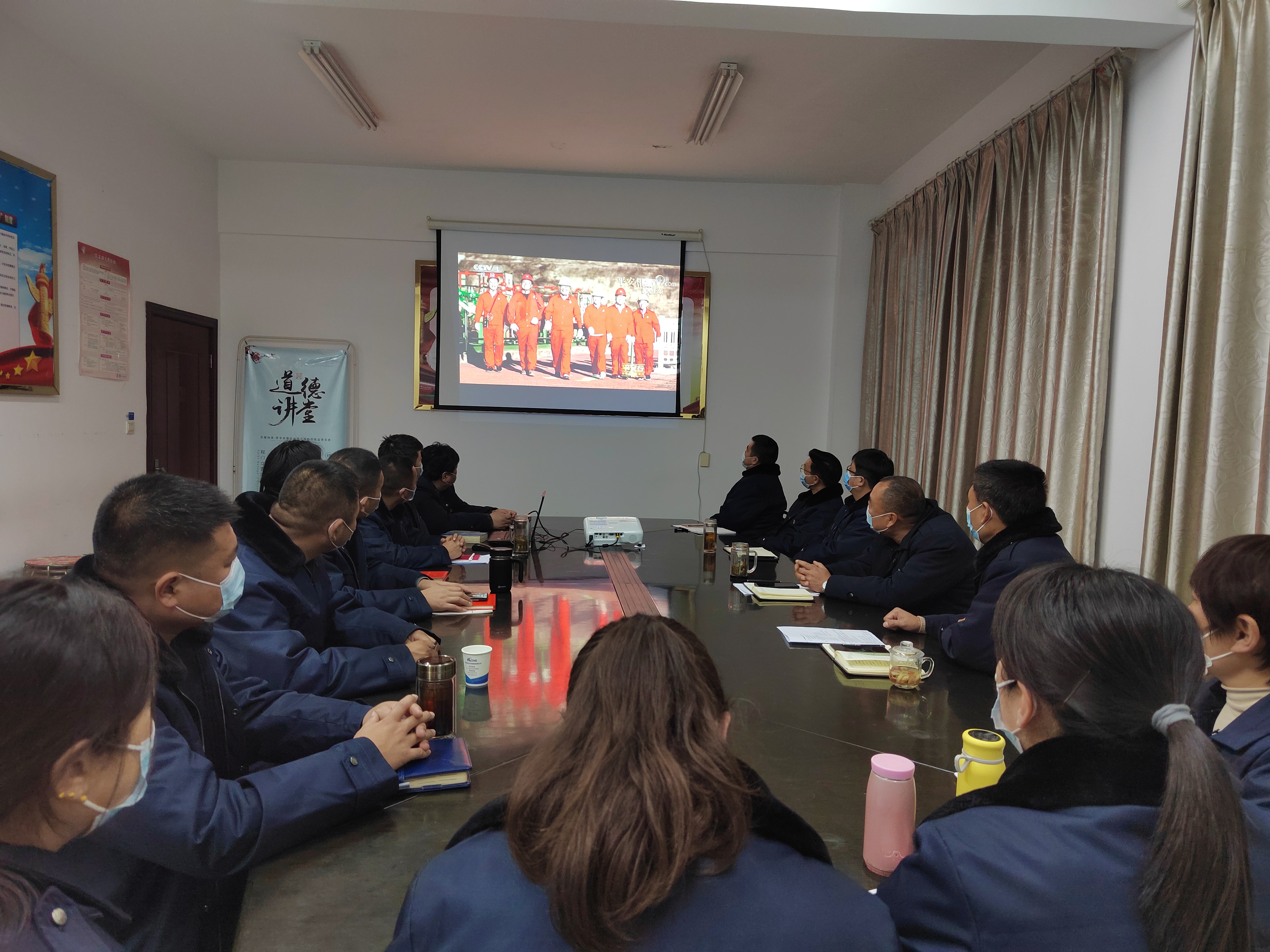 公交集團公交事業(yè)二部組織觀(guān)看《平安行·2022》專(zhuān)題節目