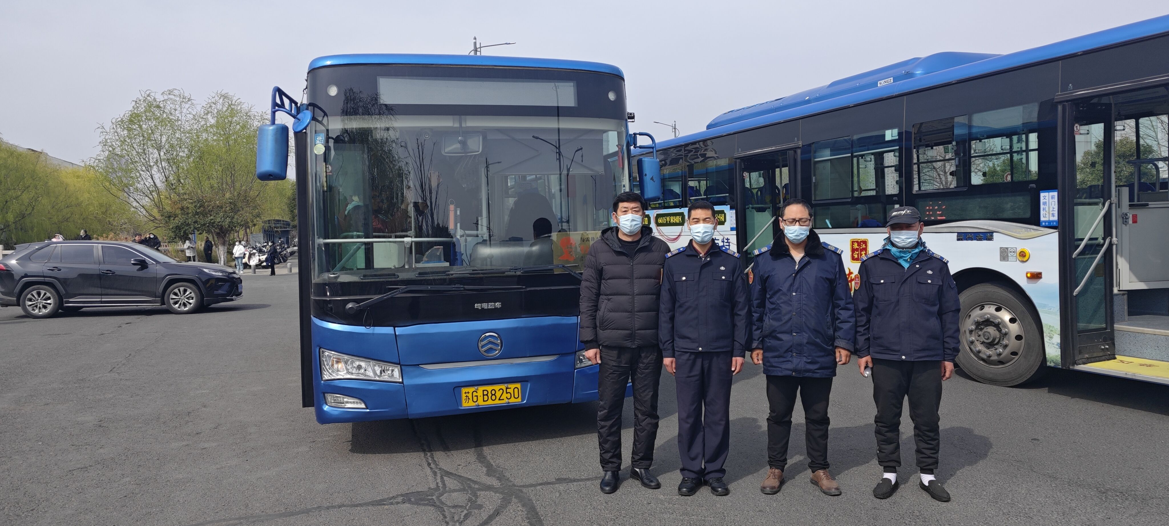 定制公交進(jìn)校園 學(xué)生出行有保障