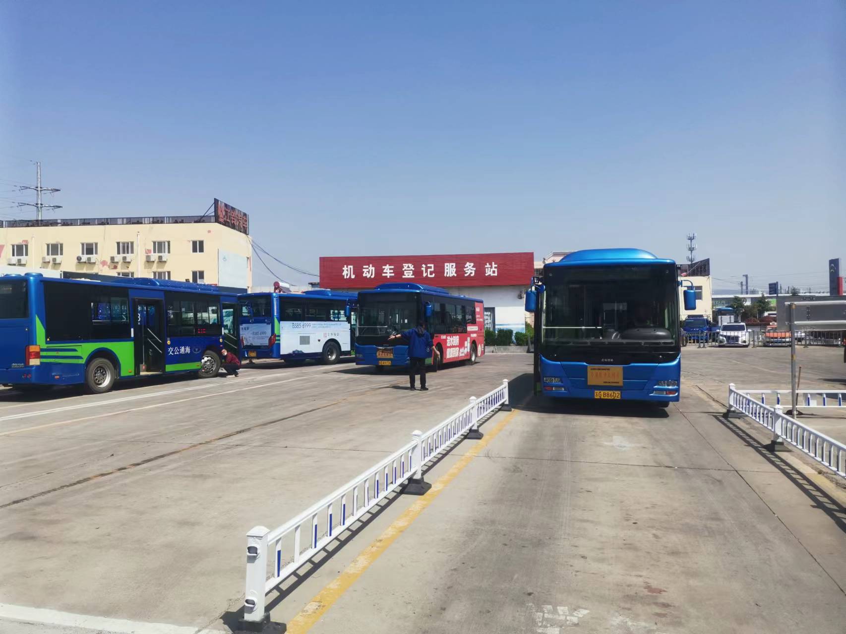 公交集團公交事業(yè)一部積極開(kāi)展車(chē)輛年審工作