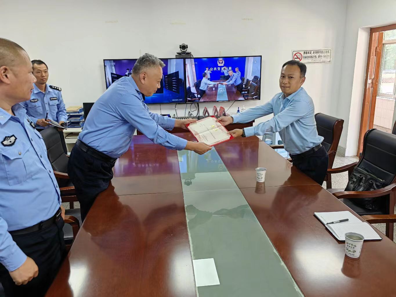 一份“特殊”的聘書(shū)，既是榮譽(yù)，更是鞭策！新的里程 新的使命——安全保衛部于亮獲聘江蘇省公共交通安保專(zhuān)家