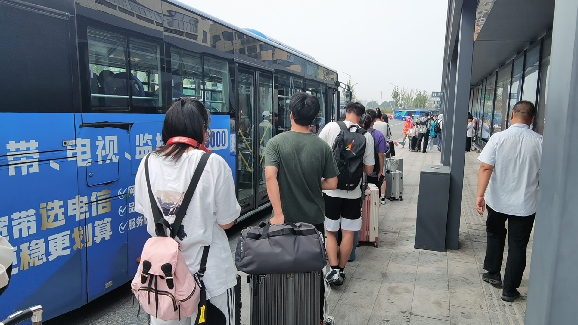 抓客流、強服務(wù)，公交集團多舉措護航高?！伴_(kāi)學(xué)季”