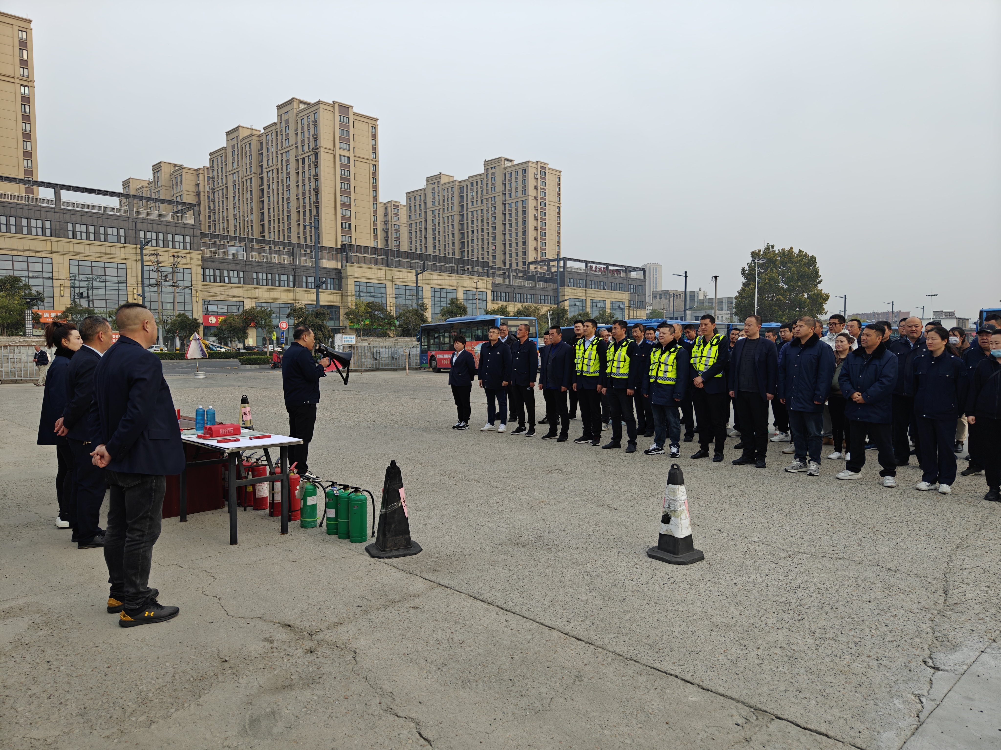 公交集團公交事業(yè)一部開(kāi)展“11.9”安全消防演練活動(dòng)