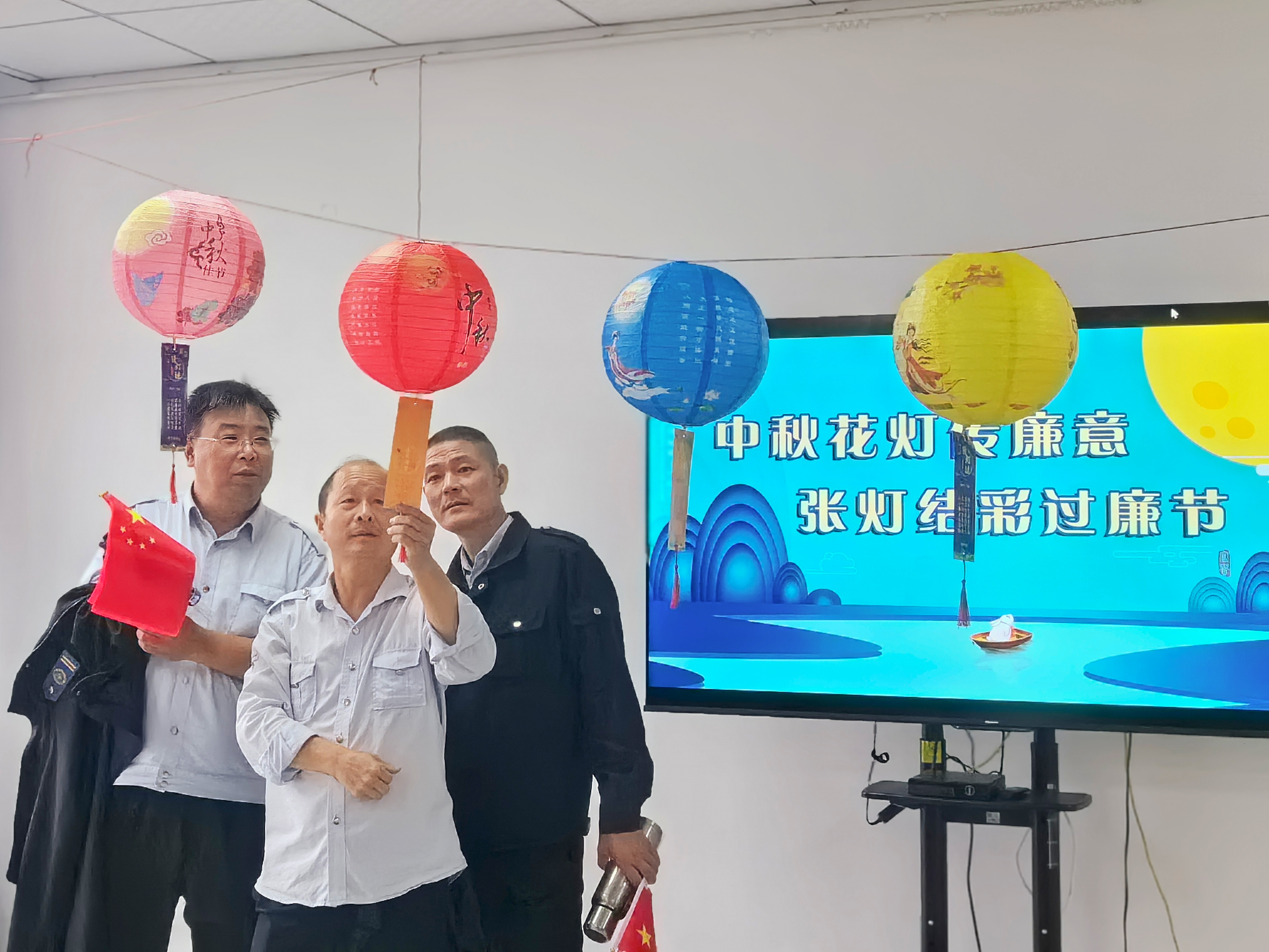 公交集團經(jīng)營(yíng)發(fā)展事業(yè)部開(kāi)展迎“中秋、國慶”清廉教育活動(dòng) 精彩“廉廉”