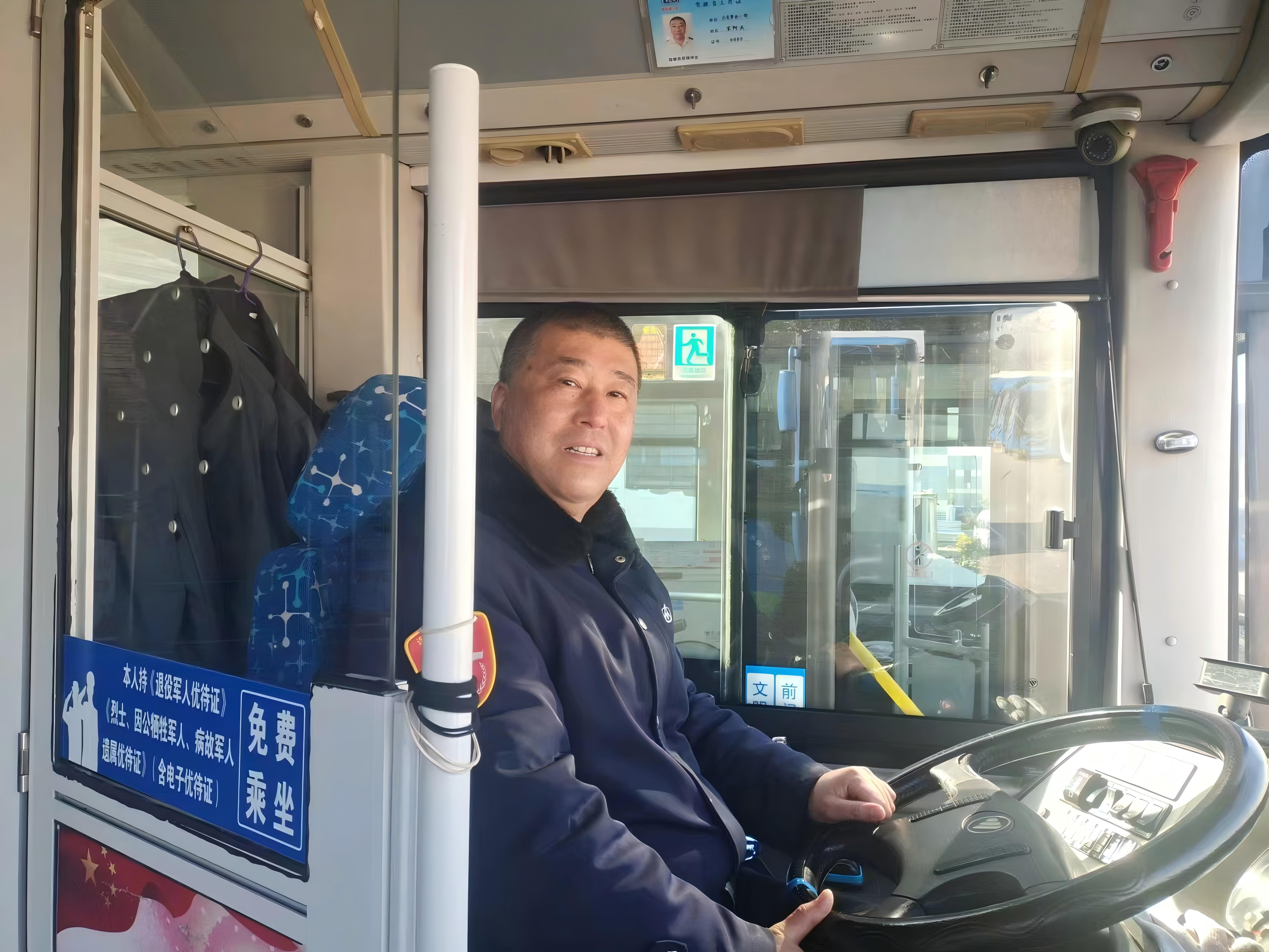 60路駕駛員宋阿兵，你抱起乘客的樣子真帥！