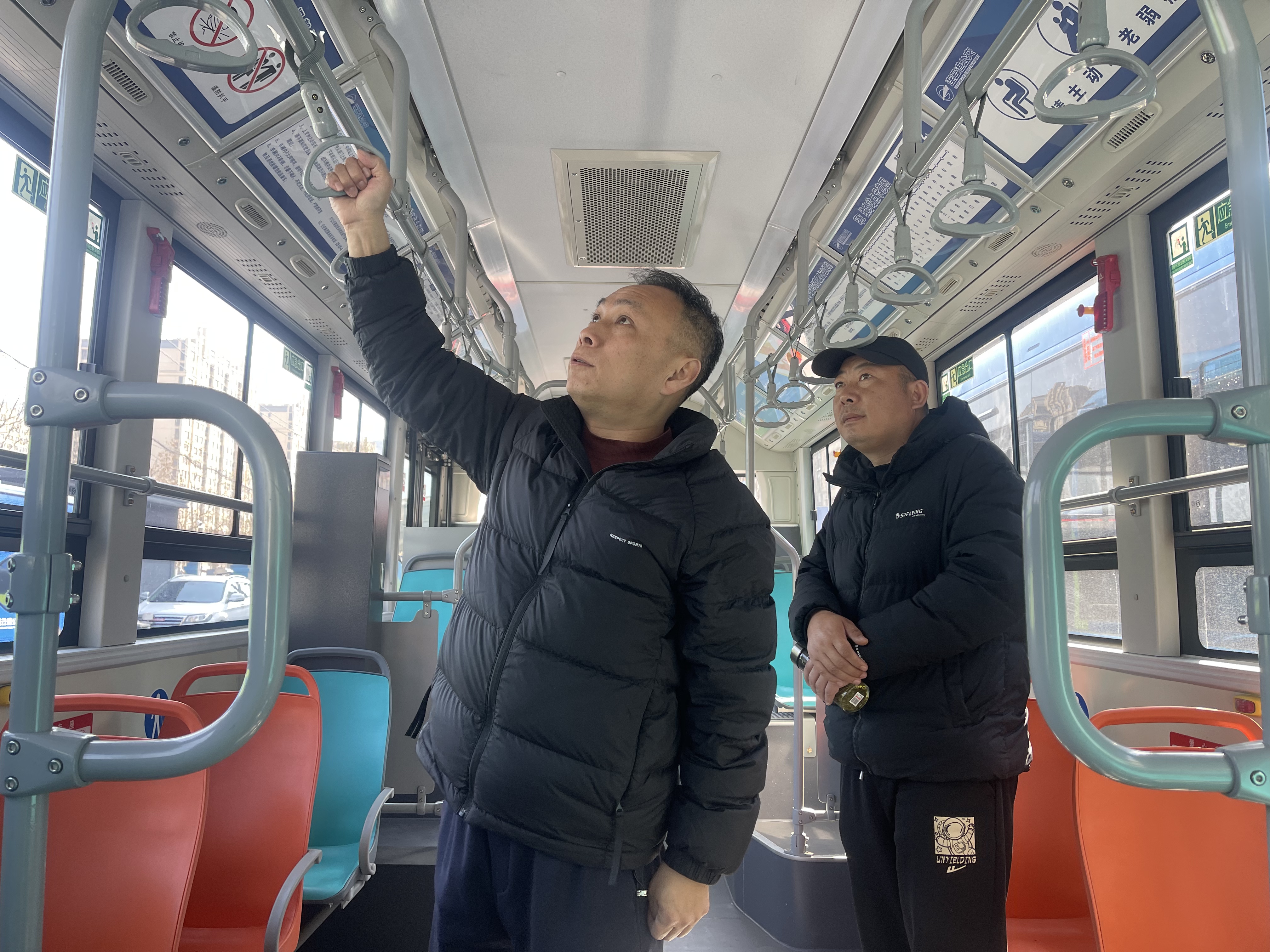 筑牢安全防線(xiàn) 護航清明出行 ——公交集團開(kāi)展節前安全大檢查