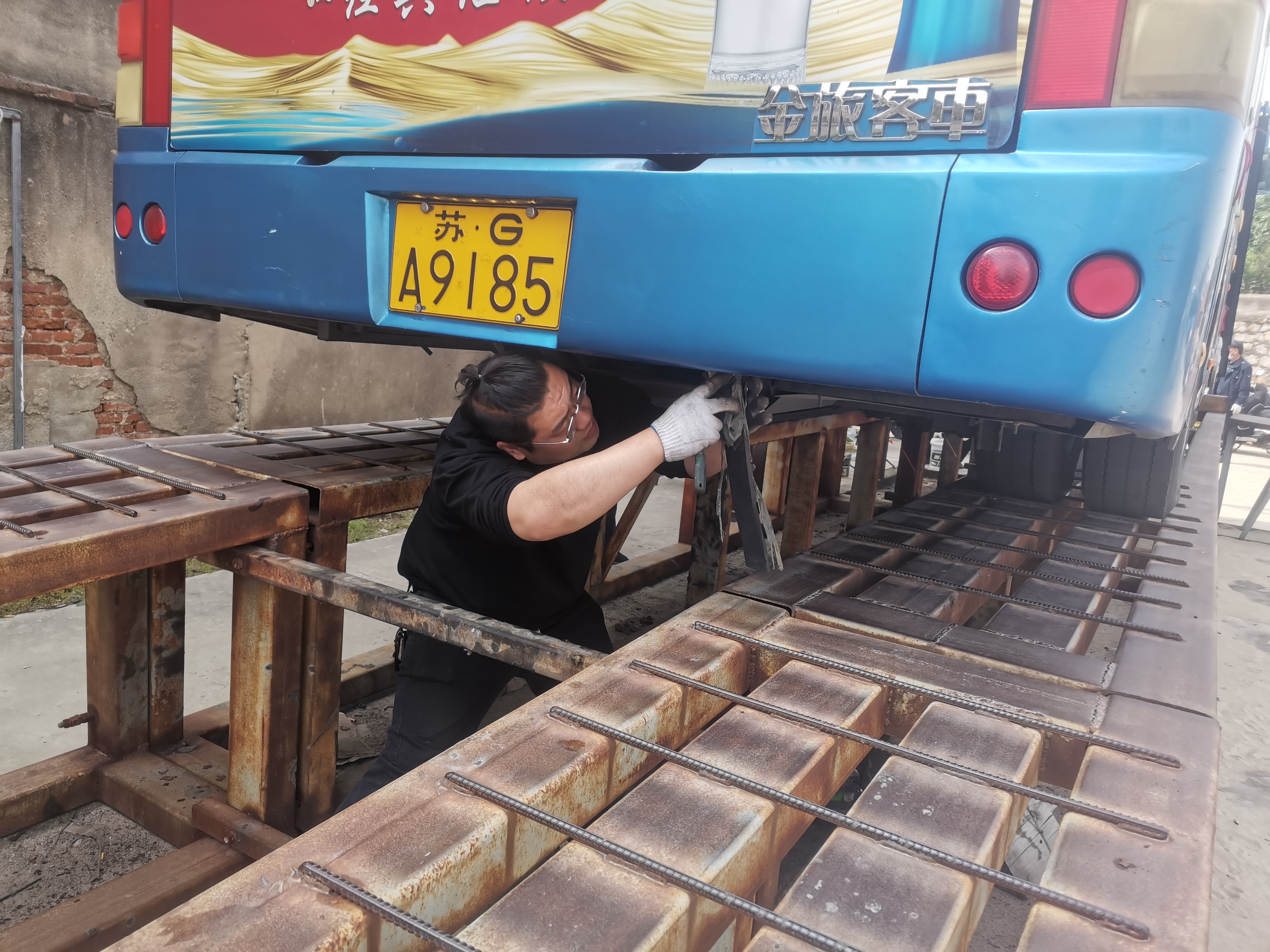 海通公交認真做好車(chē)輛年檢工作保安全