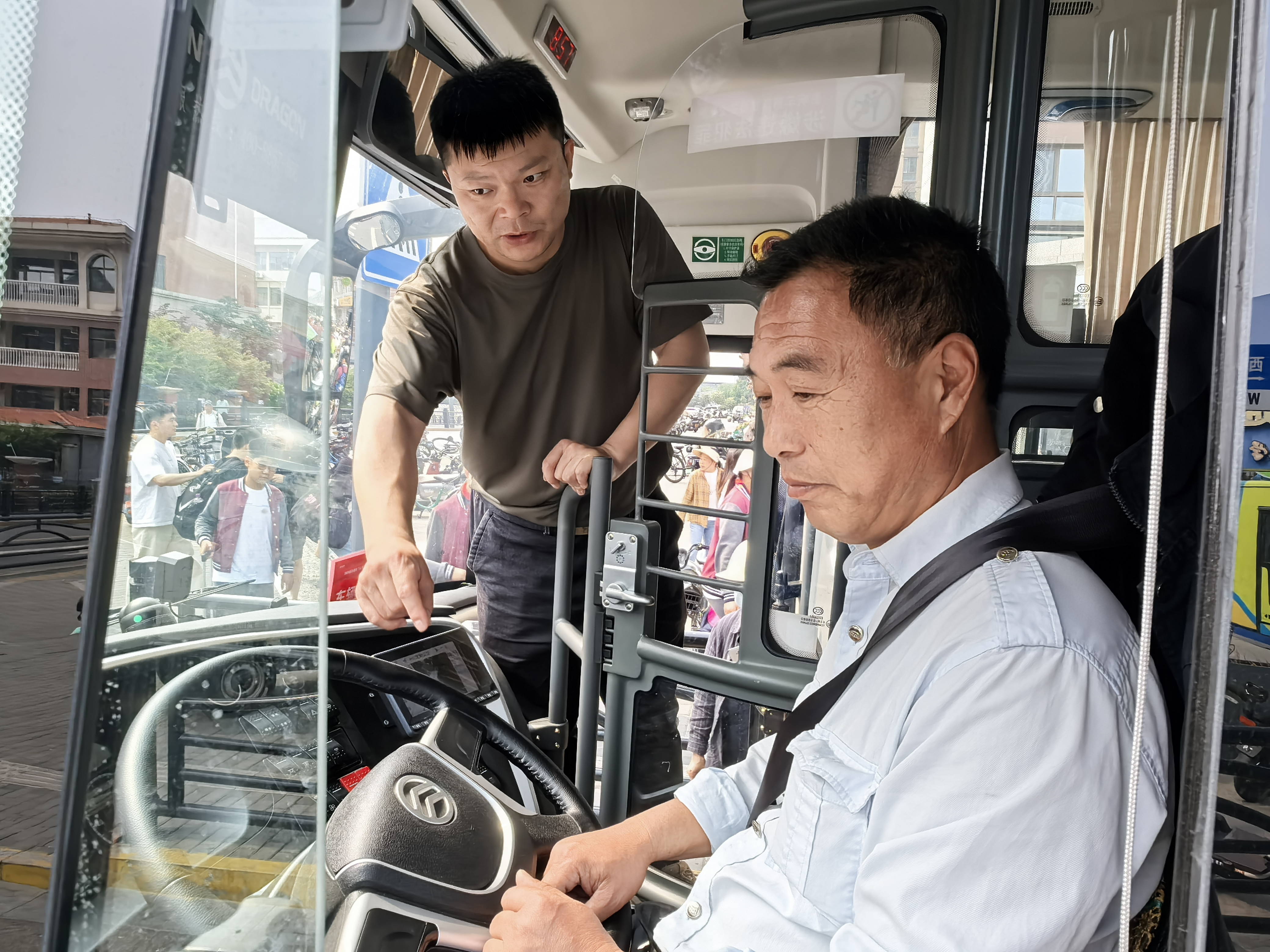 公交集團全面強化安全檢查體系 筑牢定制客運安全防線(xiàn)