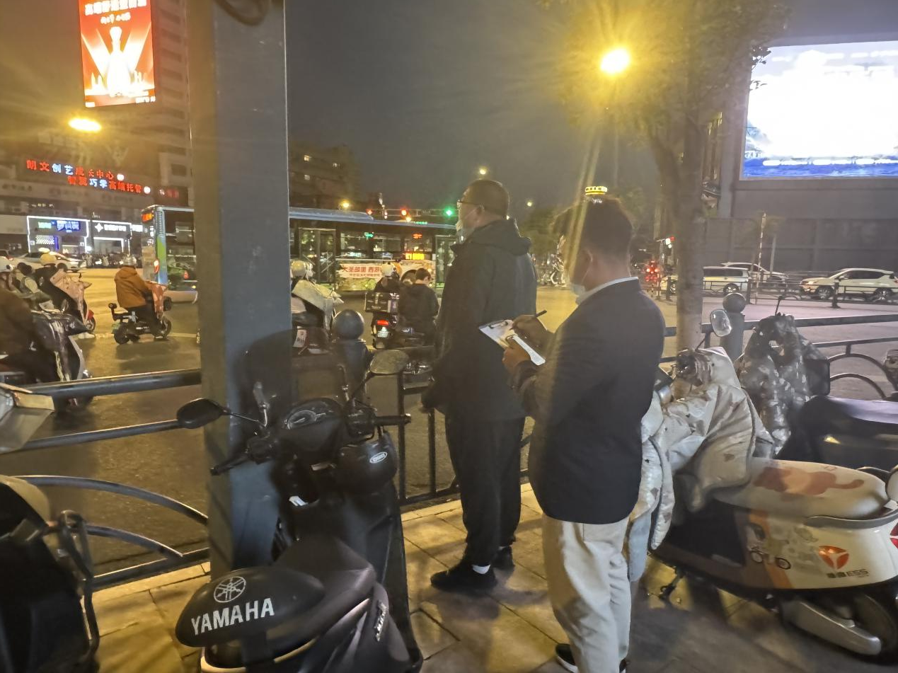 筑牢安全防線(xiàn)，落實(shí)右轉必停管控措施