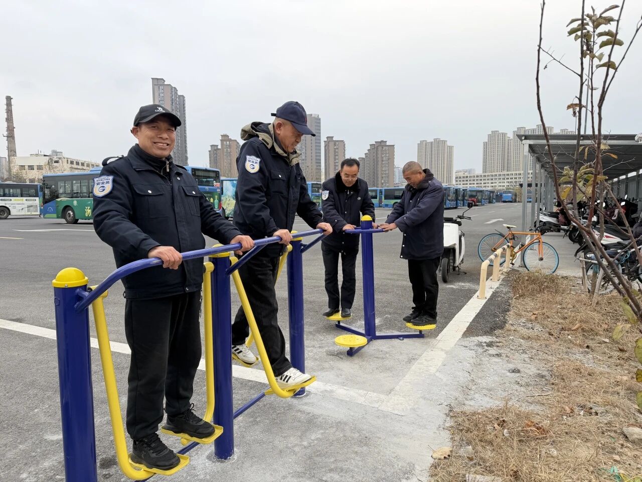 【我為一線(xiàn)辦實(shí)事】健身器材進(jìn)公交場(chǎng)站，關(guān)懷舉措暖一線(xiàn)職工