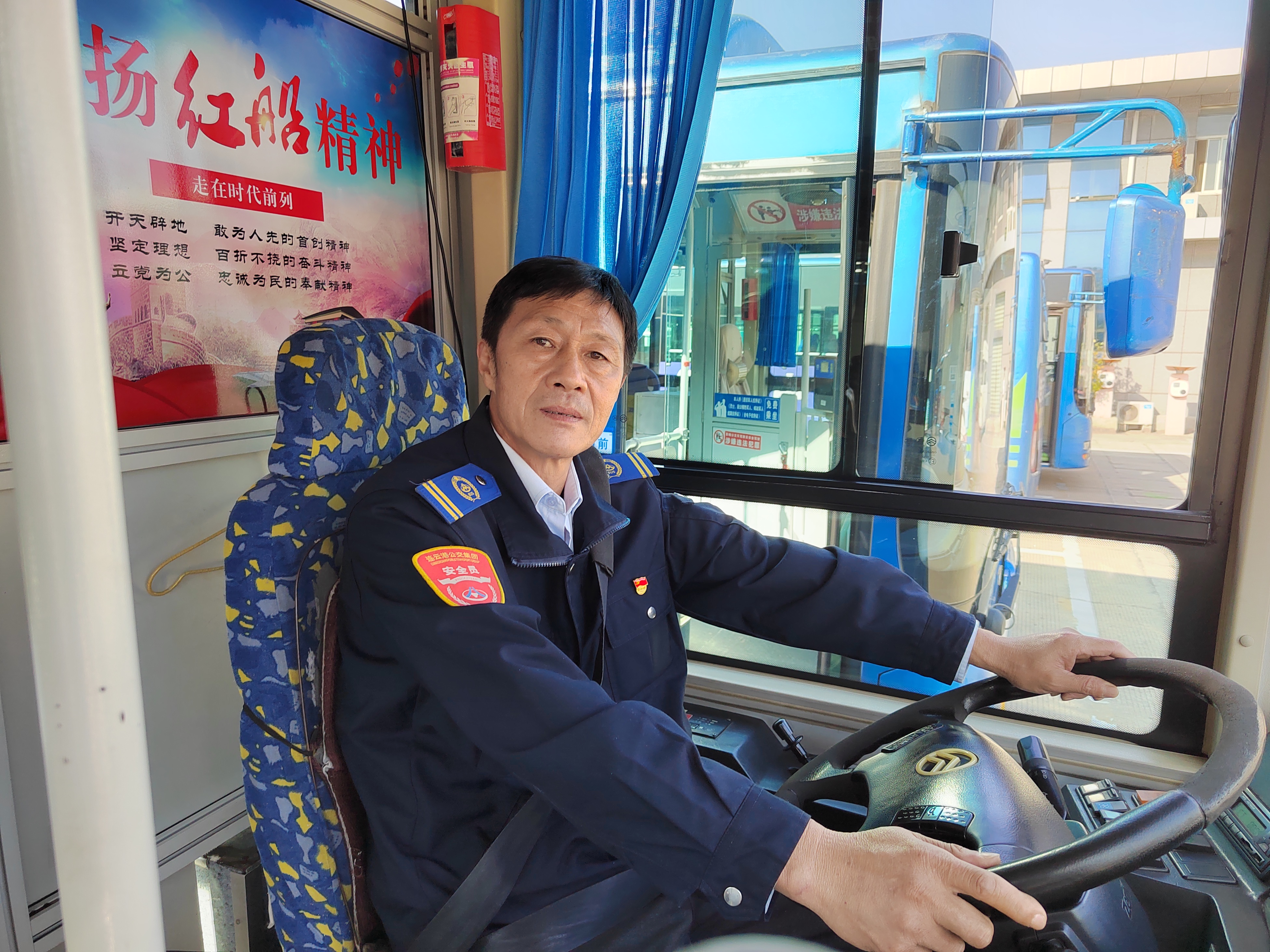 安全行車(chē)百萬(wàn)公里駕駛員——洪運倫