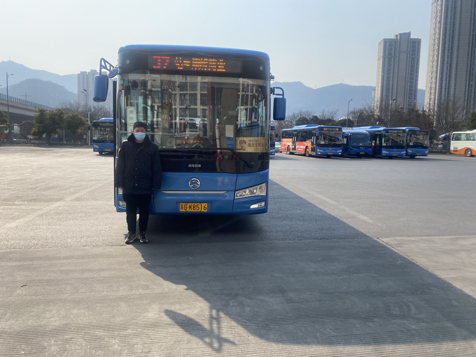 公交37路駕駛員王濤拾金不昧受表?yè)P