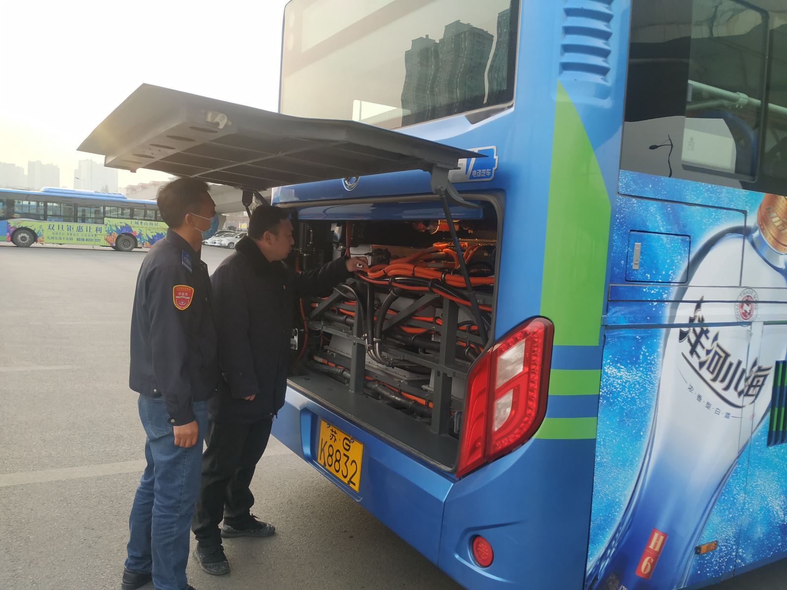 公交事業(yè)二部開(kāi)展機務(wù)專(zhuān)項檢查