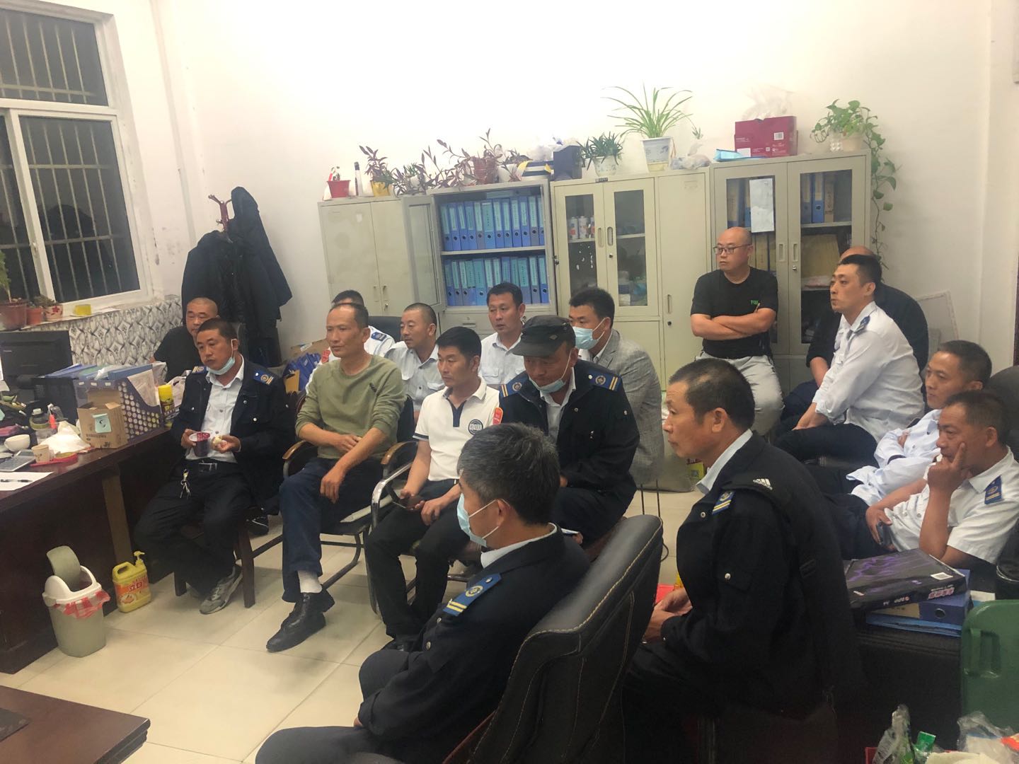 快速公交事業(yè)部西城分公司開(kāi)展B12線(xiàn)專(zhuān)線(xiàn)學(xué)習