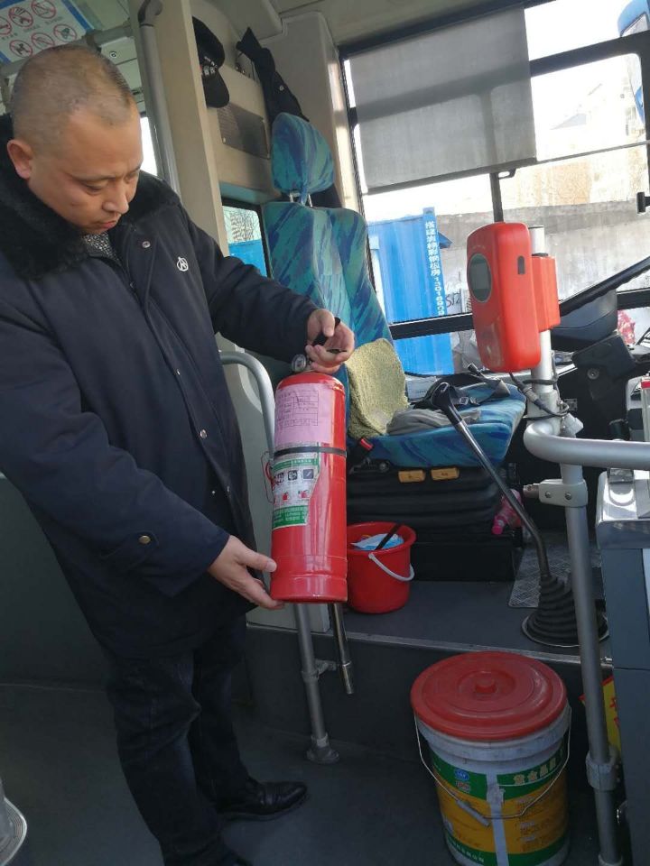 公交集團海州公司開(kāi)展天燃氣LNG車(chē)輛排查工作