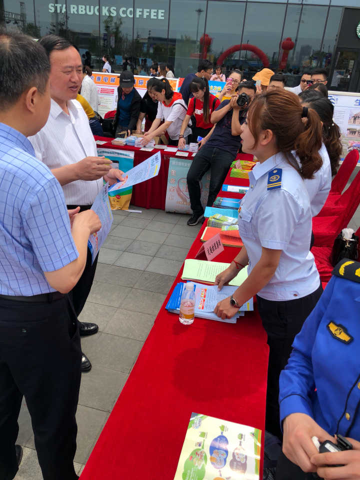 公交集團開(kāi)展“6.16”安全生產(chǎn)咨詢(xún)日活動(dòng)