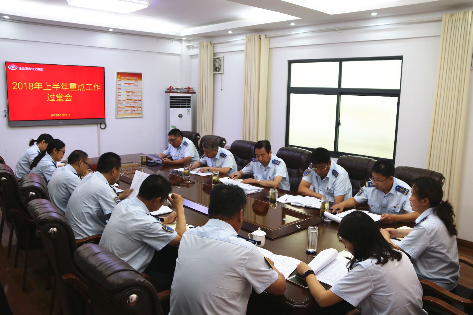 公交集團召開(kāi)2018年上半年權屬單位重點(diǎn)工作過(guò)堂會(huì )