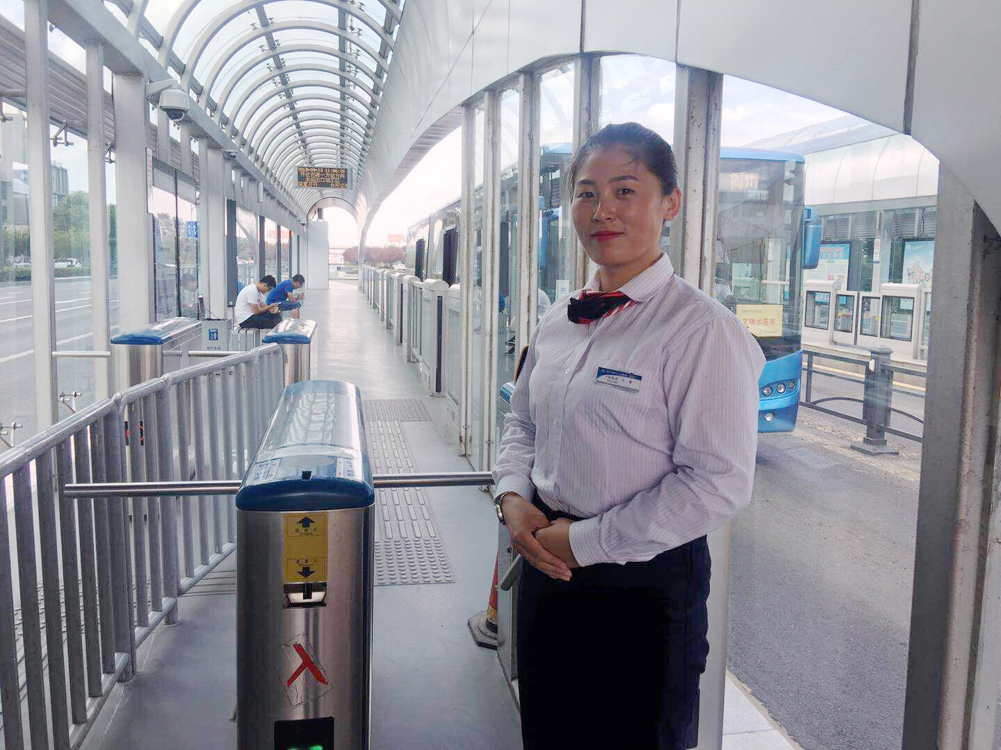 公交集團快速公司站務(wù)員用平凡的崗位展現不平凡的風(fēng)采