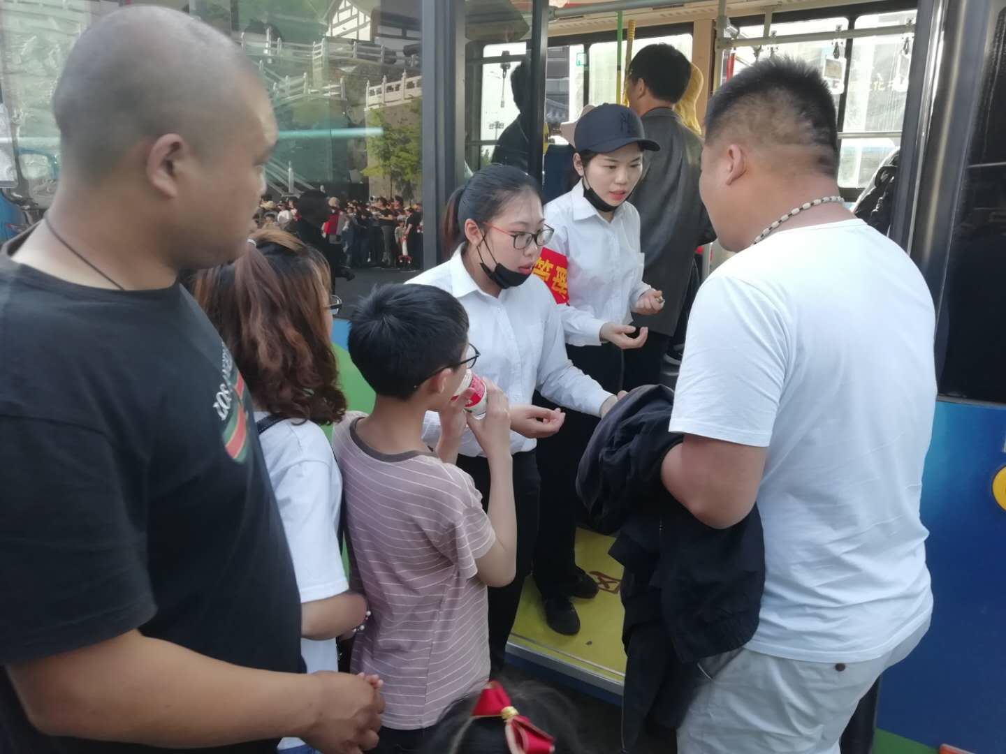 公交集團快速公交事業(yè)部共青團開(kāi)展五四青年節活動(dòng)