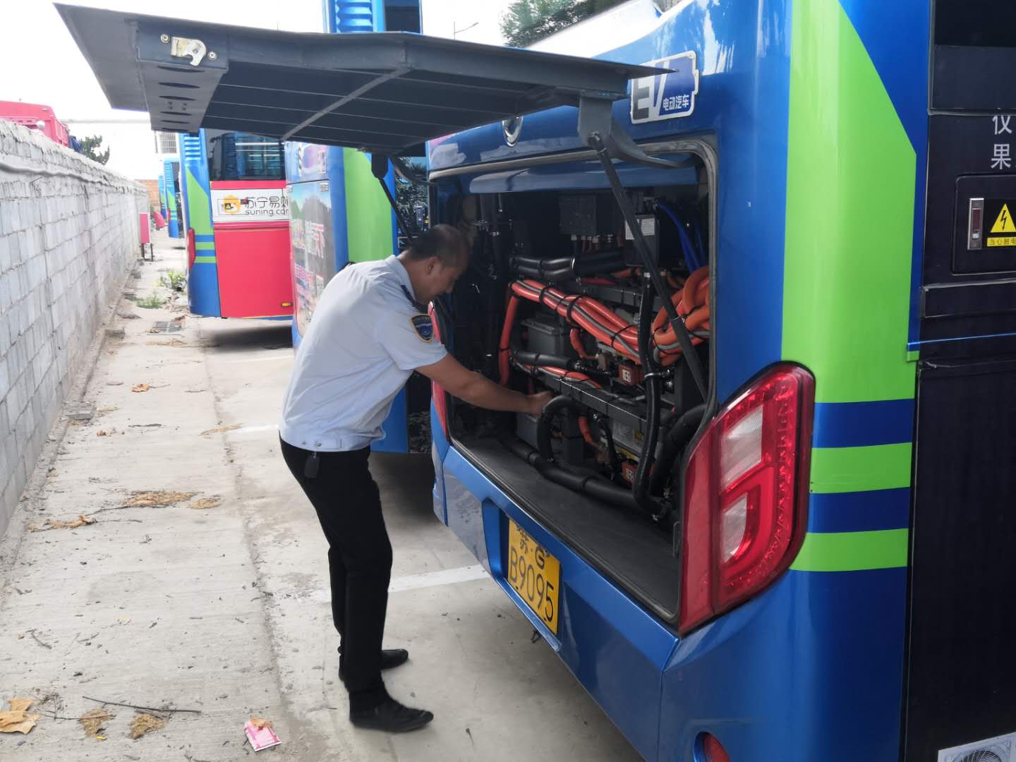 公交集團公交事業(yè)一部開(kāi)展國慶節前場(chǎng)站及所屬車(chē)輛安全專(zhuān)項檢查