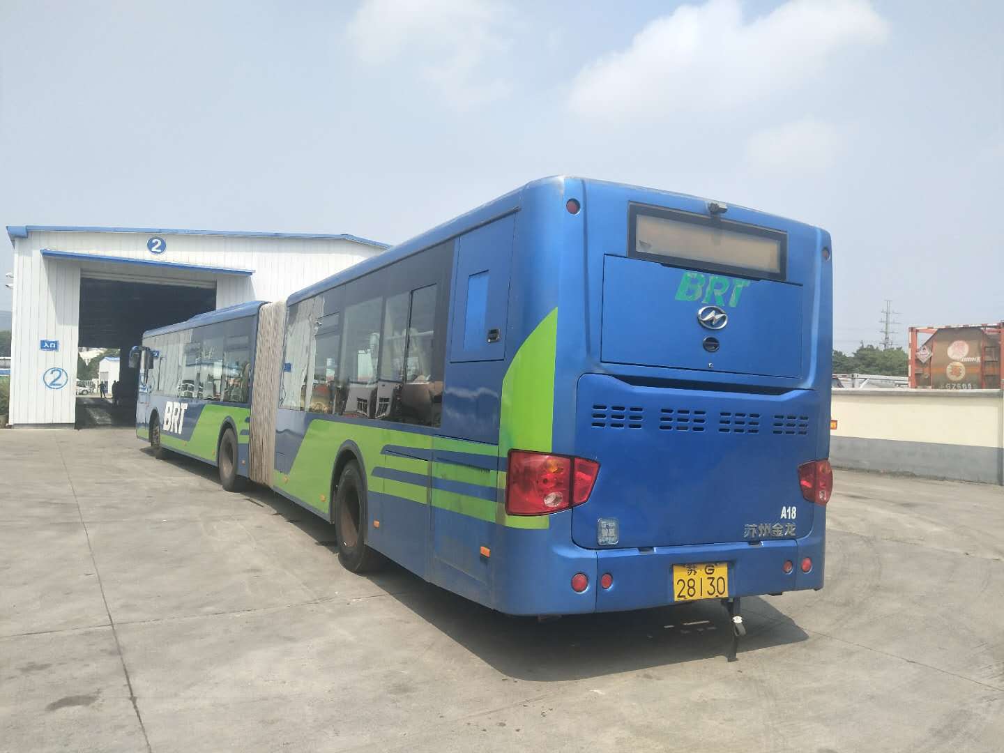 快速公交事業(yè)部組織車(chē)輛年審、二維