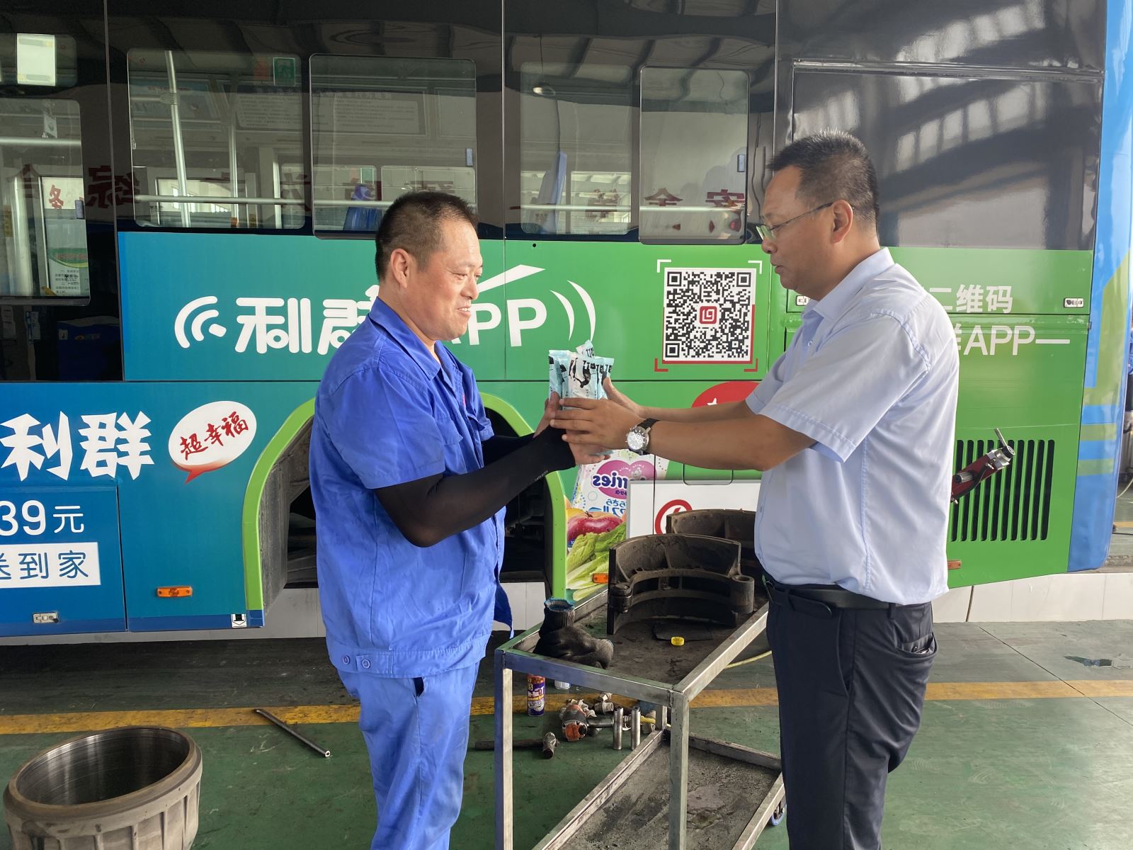 機務(wù)技術(shù)事業(yè)部做好一線(xiàn)修理人員防暑降溫工作