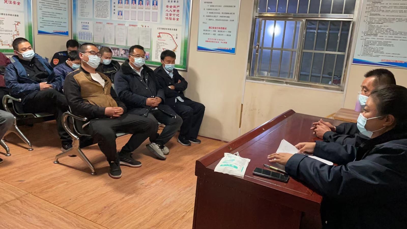 公交集團公交事業(yè)一部開(kāi)展服務(wù)投訴重點(diǎn)駕駛員專(zhuān)題教育會(huì )議