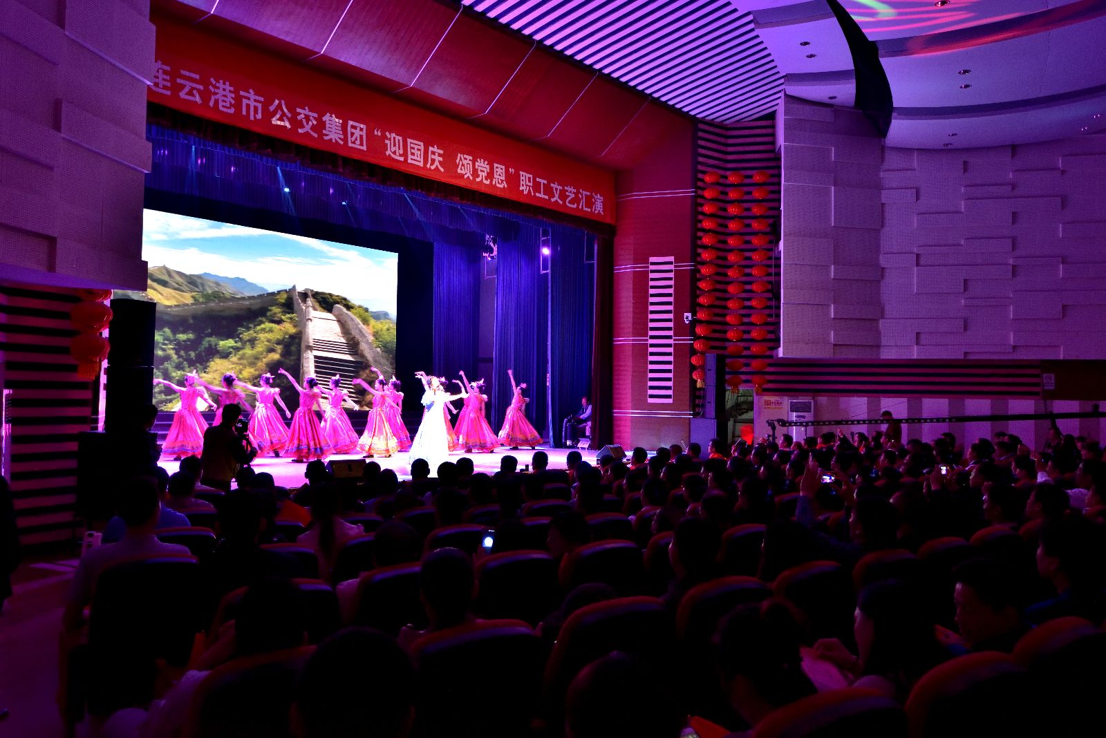 公交集團“迎國慶、頌黨恩”職工文藝匯演取得圓滿(mǎn)成功