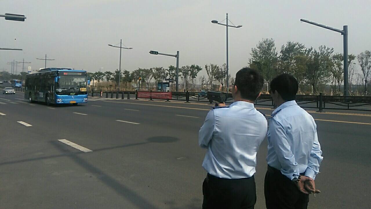 公交快速公司嚴把駕駛員酒駕關(guān)和超速關(guān)為五一長(cháng)假提供安全保障