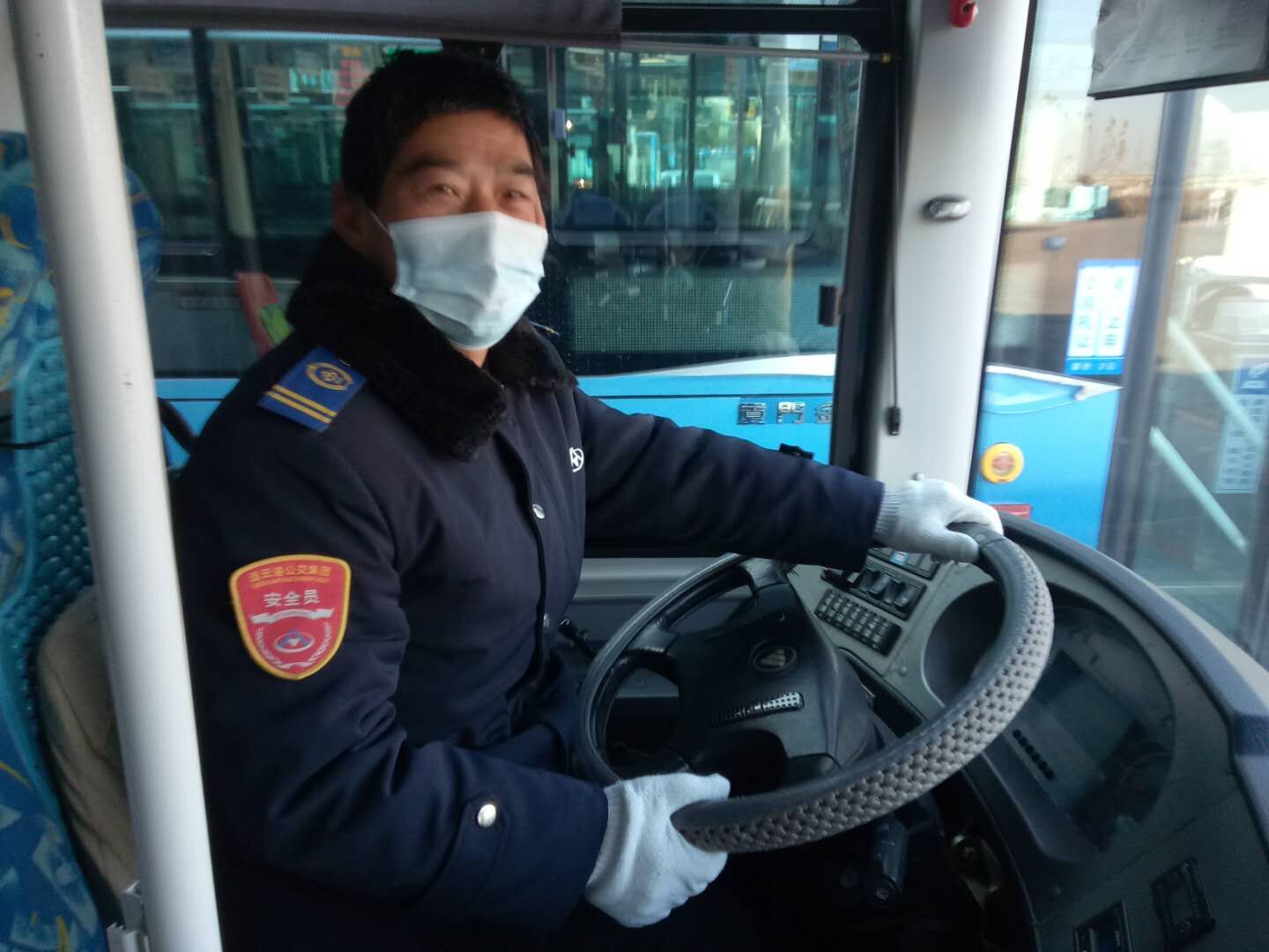 公交集團公交事業(yè)一部18路駕駛員拾金不昧受表?yè)P