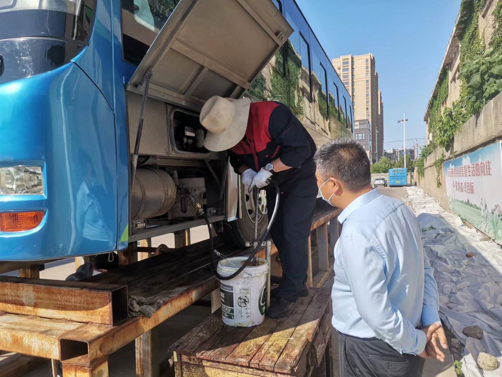 公交集團公交事業(yè)一部認真開(kāi)展車(chē)輛維護保養 扎實(shí)做好安全生產(chǎn)月工作