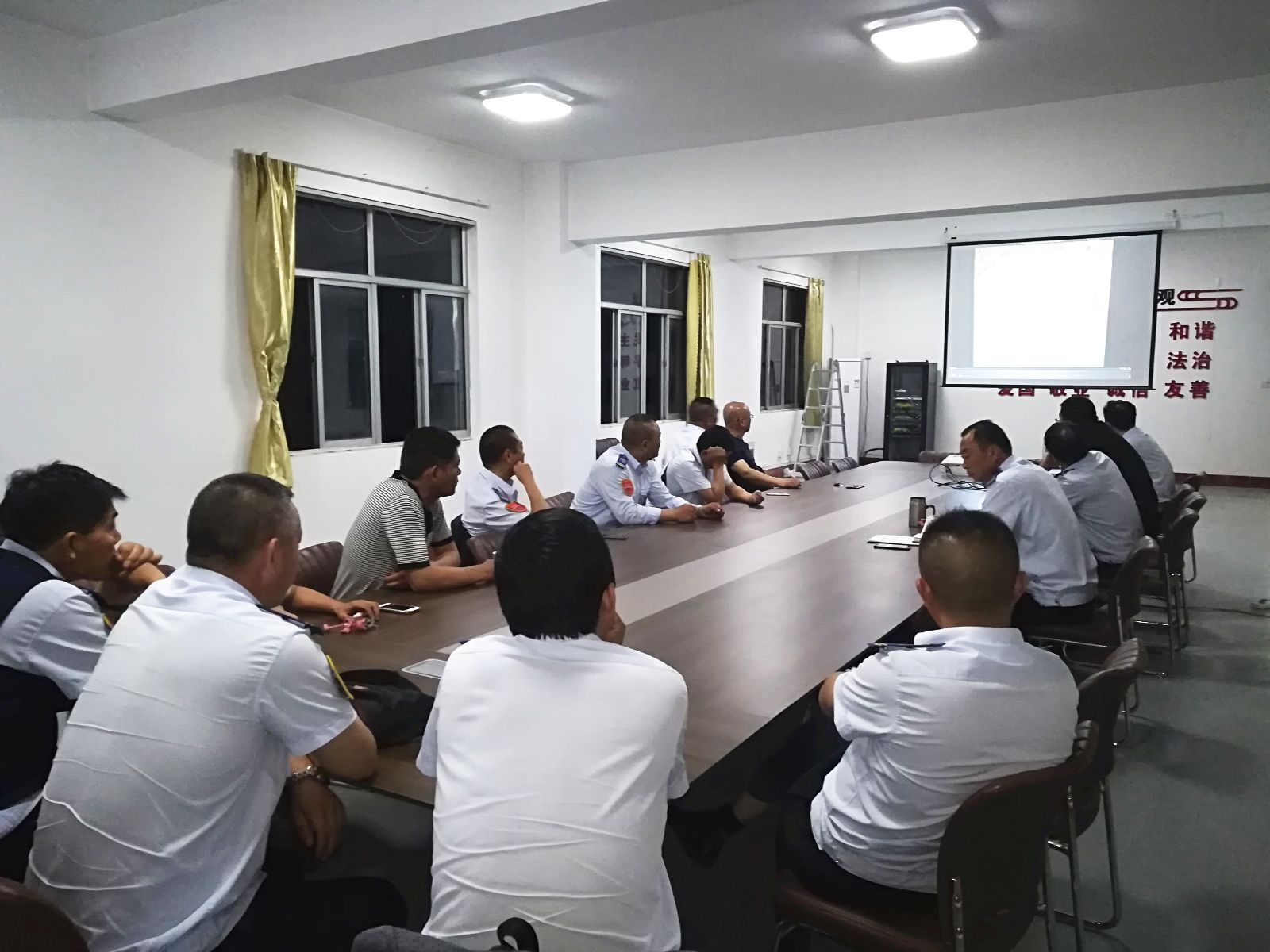 公交集團海通公交公司開(kāi)展事故、違紀駕駛員安全專(zhuān)題教育分析會(huì )