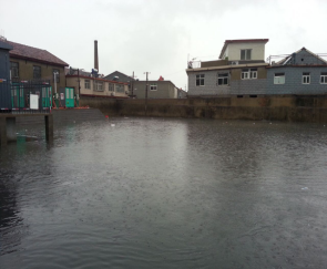 強降雨過(guò)后 海通公交“創(chuàng  )衛”工作持續開(kāi)展