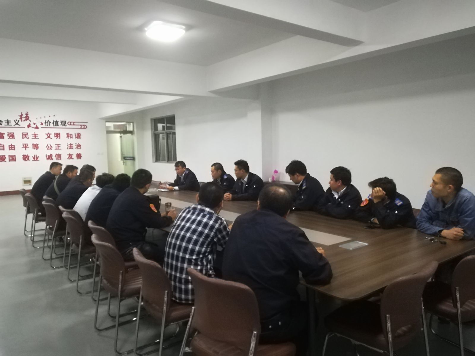 公交集團海通公交公司召開(kāi)27路“雙創(chuàng  )”工作推進(jìn)會(huì )