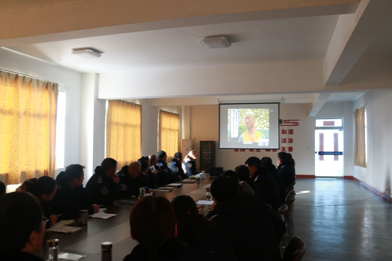 公交集團各事業(yè)部組織觀(guān)看廉政教育視頻《守住第一次》