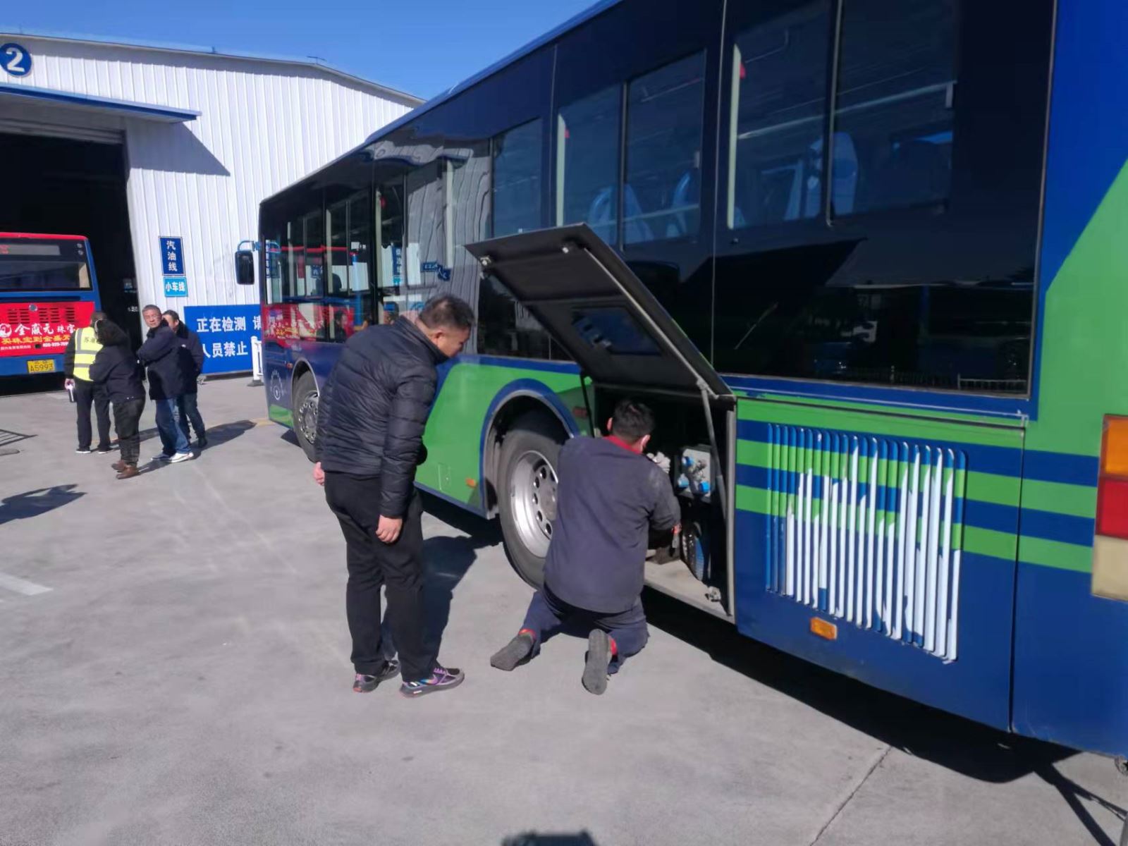 公交集團公交事業(yè)一部做好車(chē)輛年檢 技評工作