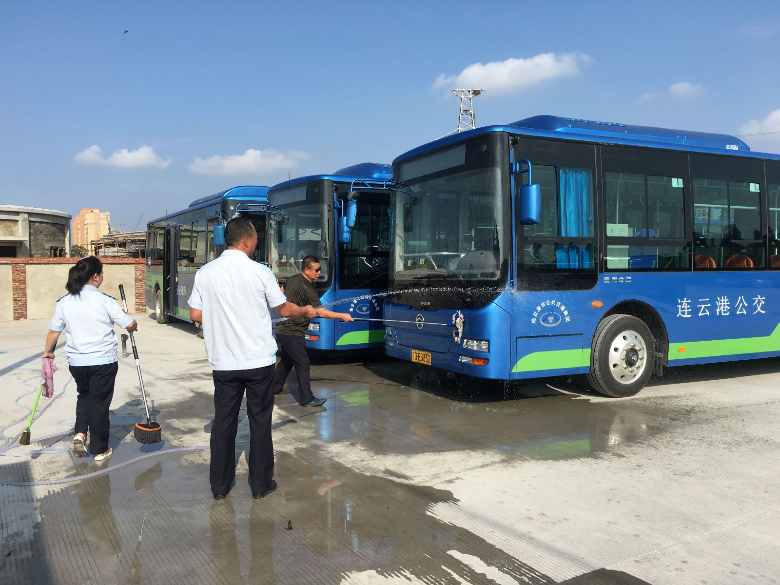 公交集團海通公交公司做好新車(chē)上線(xiàn)準備