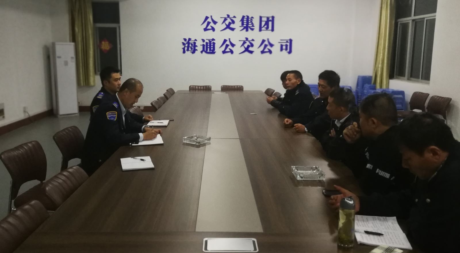 公交集團海通公交公司召開(kāi)一線(xiàn)職工安全、服務(wù)座談會(huì )