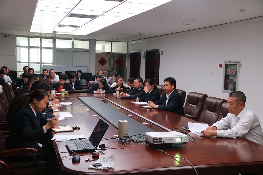 公交快速公司召開(kāi)“兩學(xué)一做”學(xué)習教育動(dòng)員會(huì )