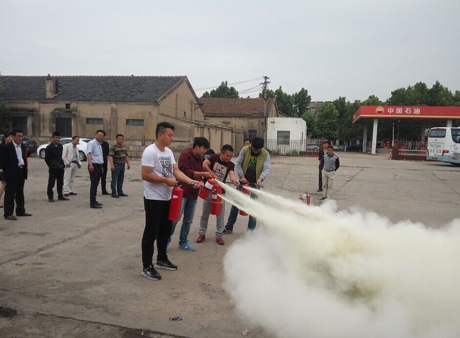 公交維修公司進(jìn)行消防知識培訓