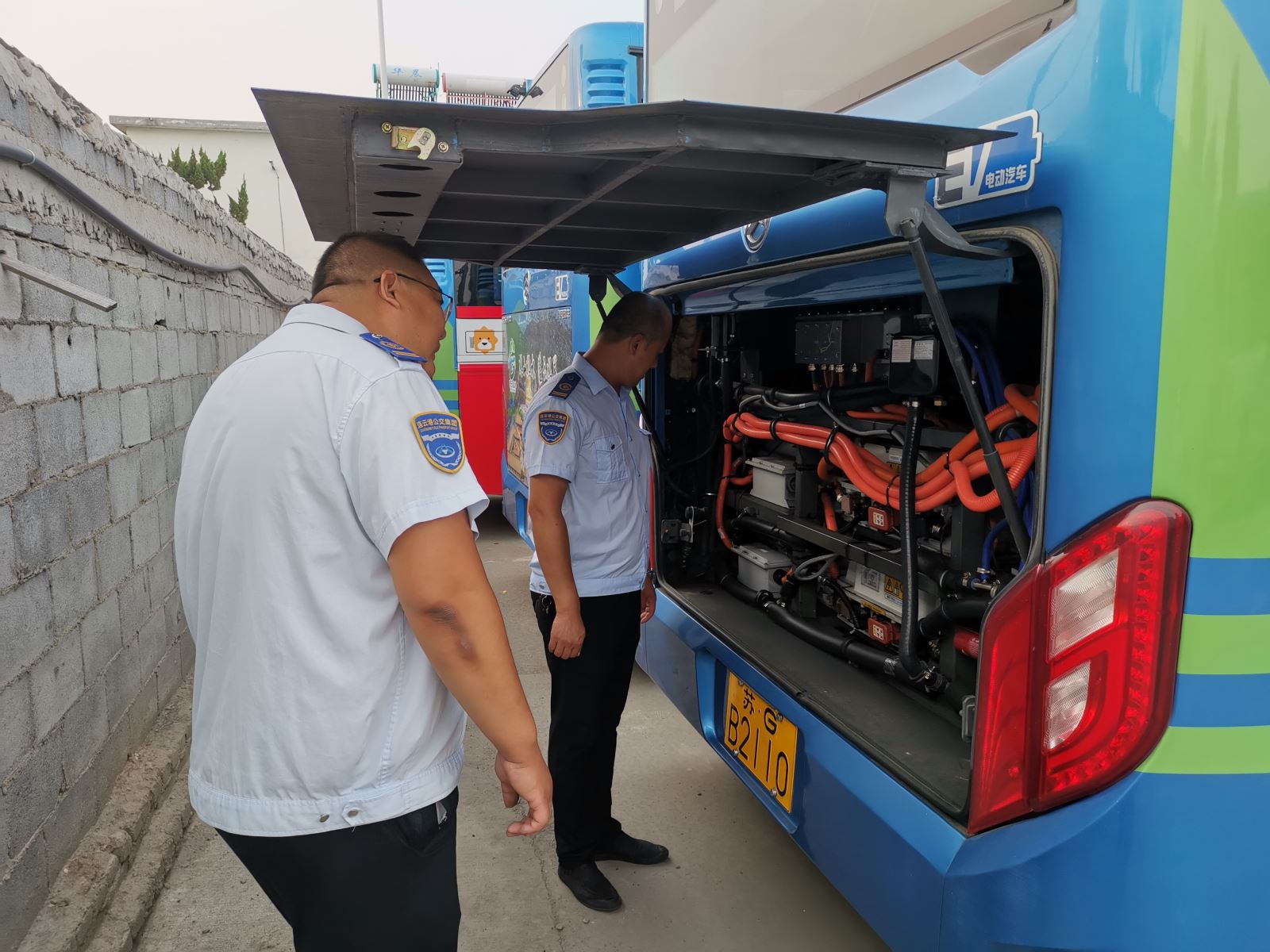 公交集團公交事業(yè)一部開(kāi)展雙節前機務(wù)專(zhuān)項檢查工作